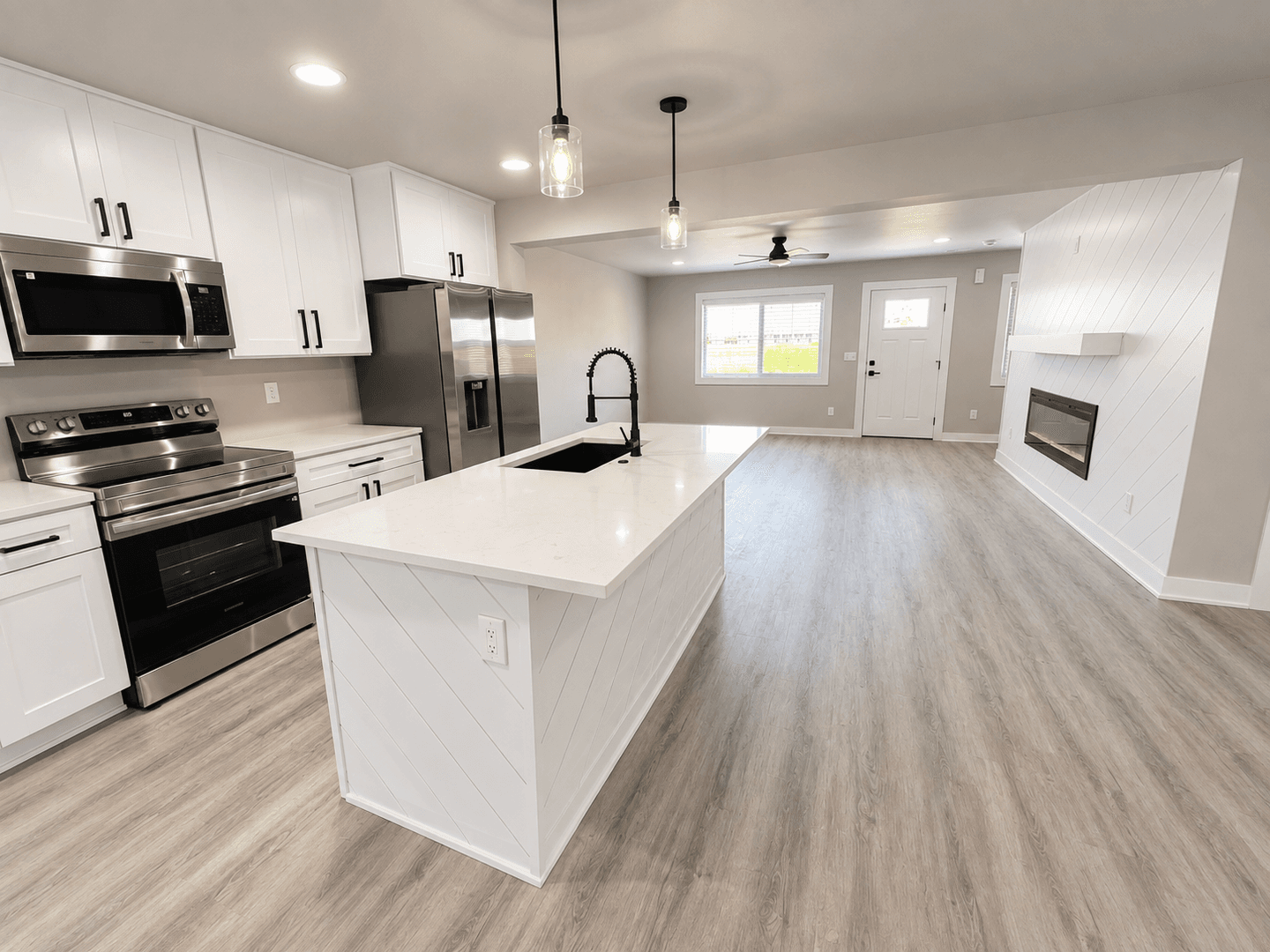 Urbandale Townhome: 14433 Springbrook Trail