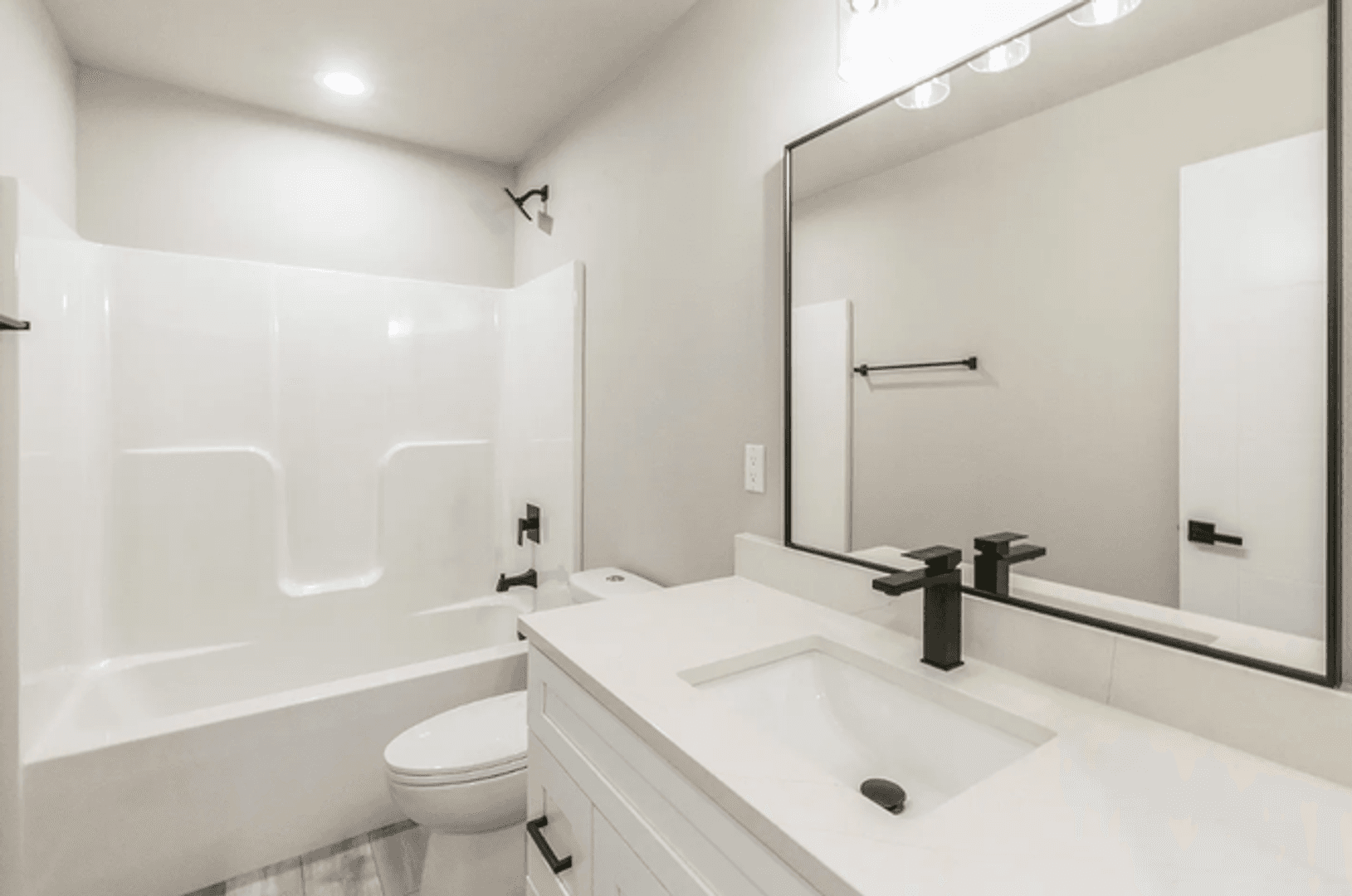 Urbandale Townhome: 14433 Springbrook Trail