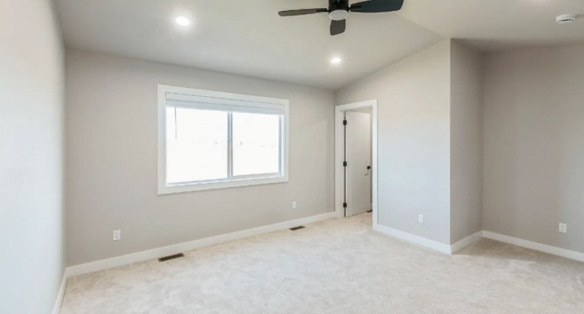 Urbandale Townhome: 14420 Springbrook Trail
