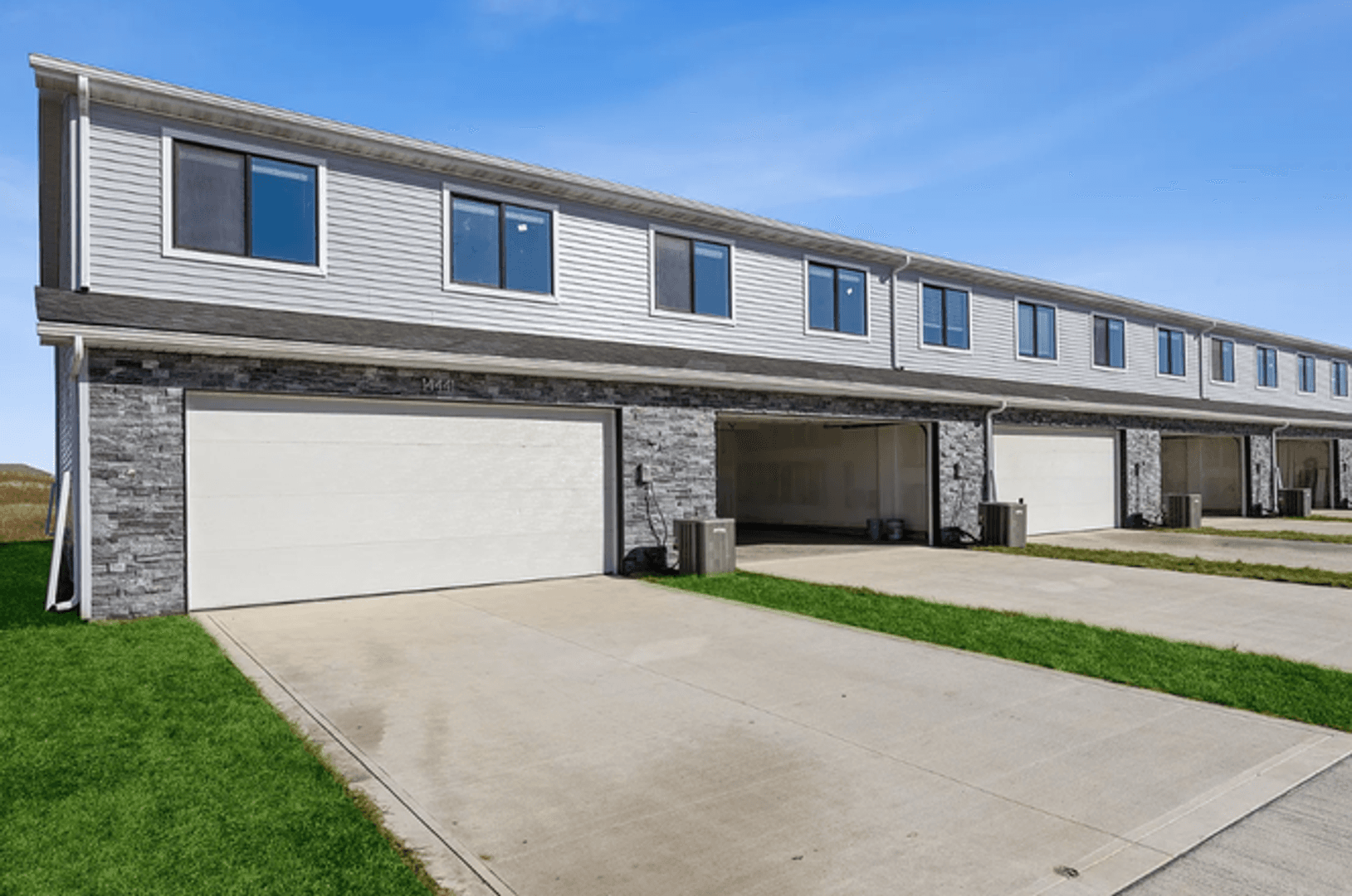 Urbandale Townhome: 14210 Springbrook Trail