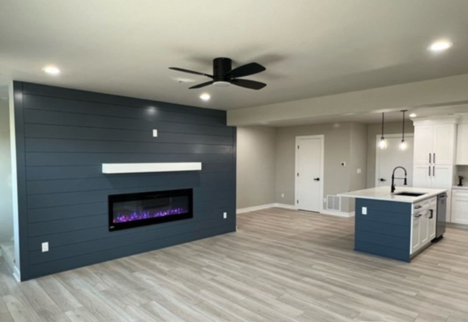 Urbandale Townhome: 14420 Springbrook Trail