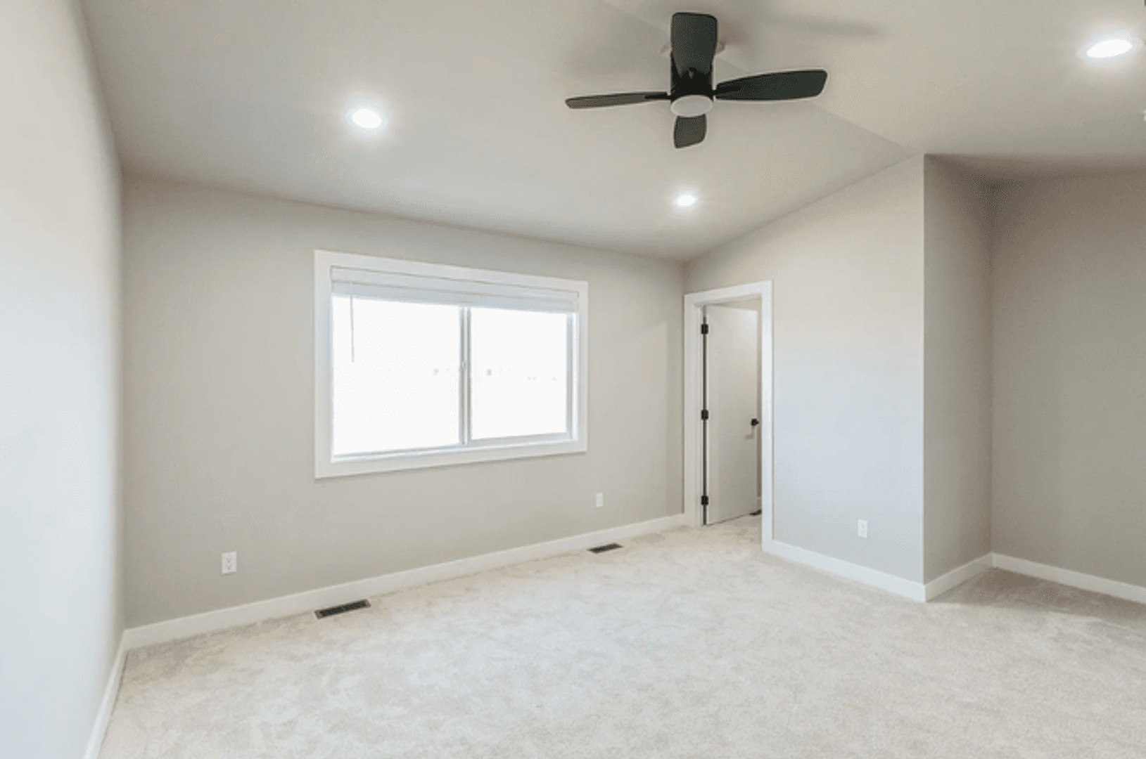 Urbandale Townhome: 14424 Springbrook Trl