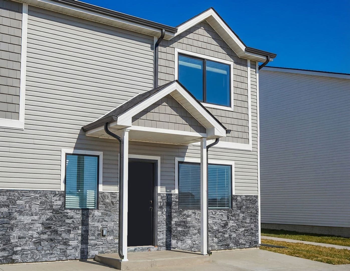 Urbandale Townhome: 14210 Springbrook Trail