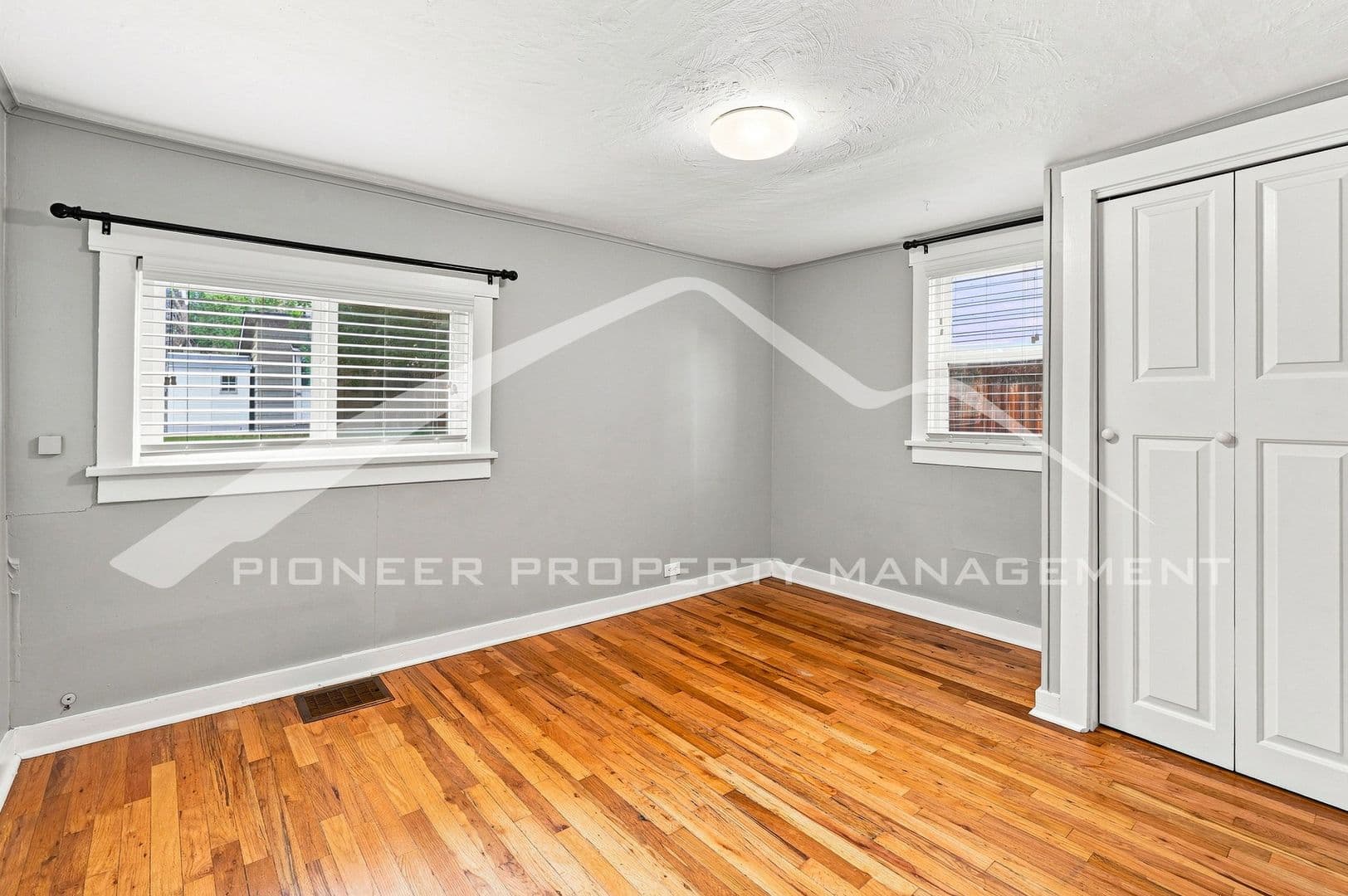 Denver House: 3166 W Walsh Pl