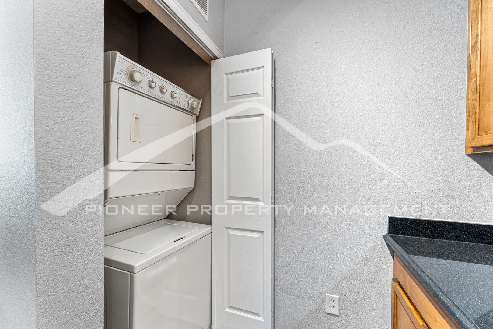 Aurora House: 3875 S Dayton St #203
