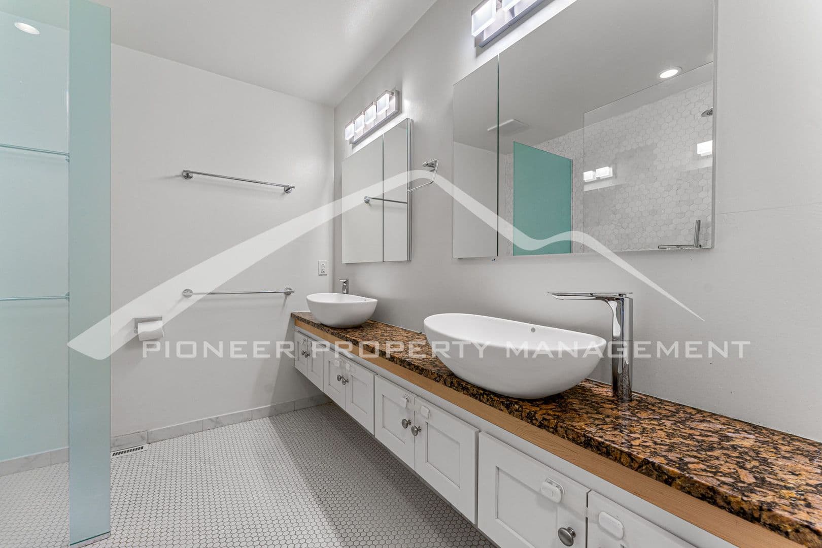 Lakewood House: 1099 S Johnson Way