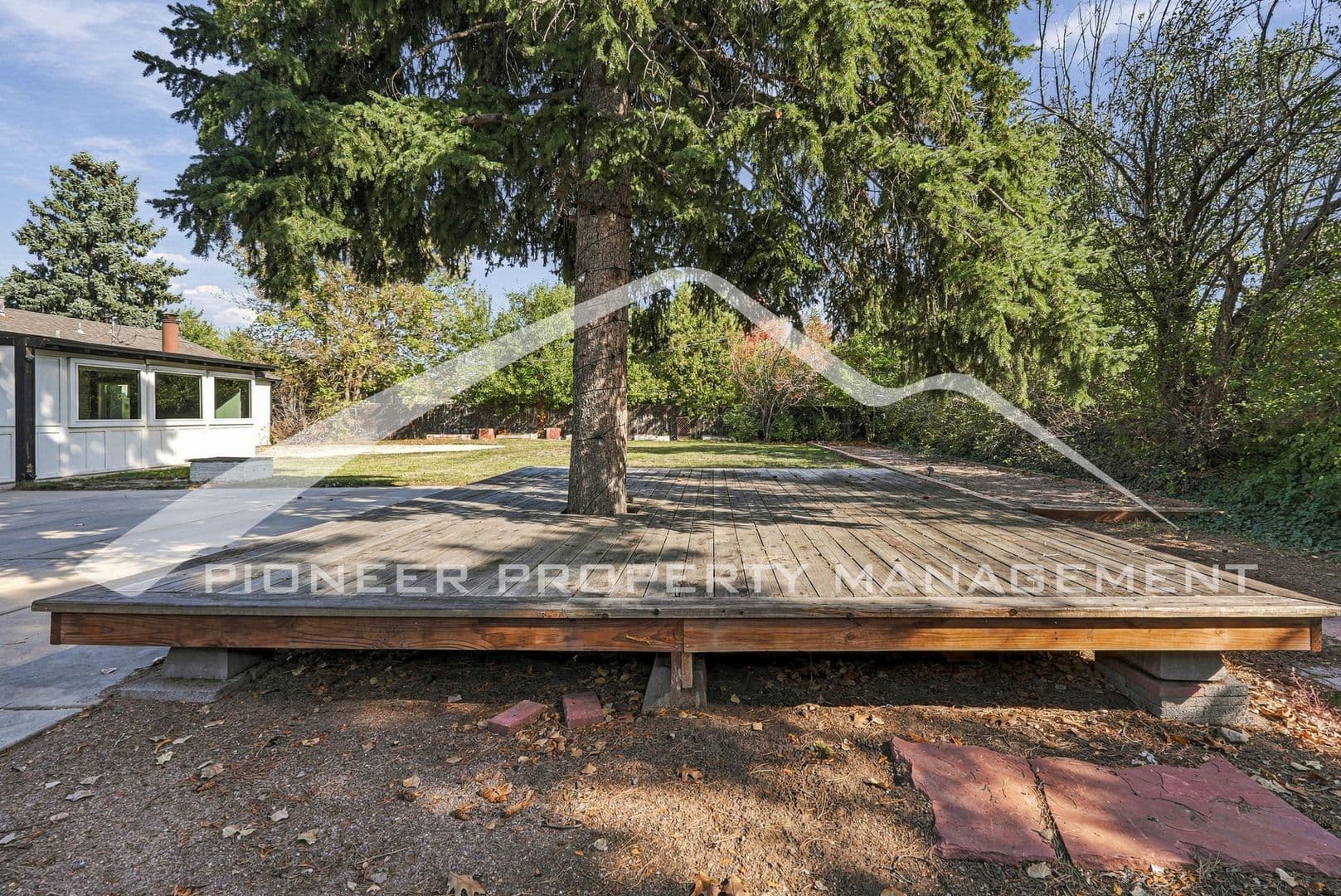 Lakewood House: 10420 W 13th Pl