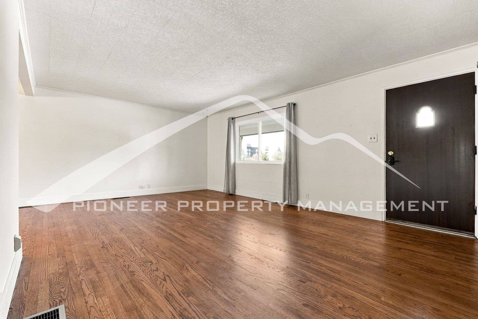 Lakewood House: 10420 W 13th Pl