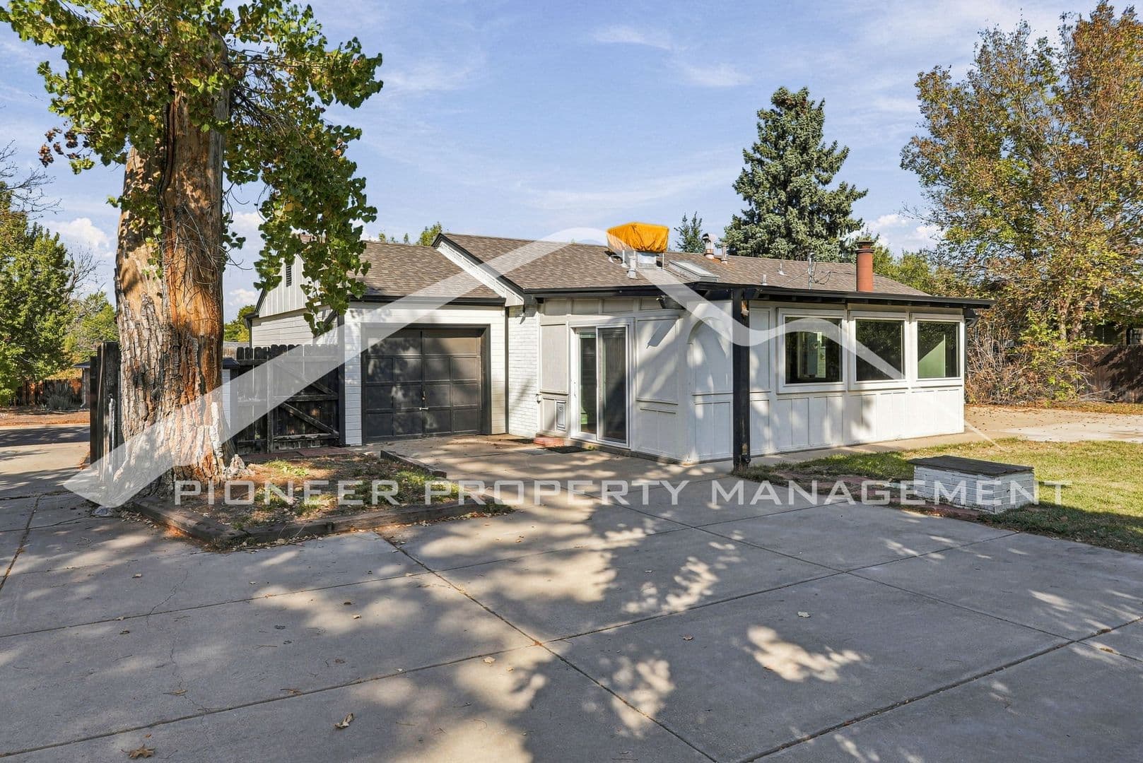 Lakewood House: 10420 W 13th Pl