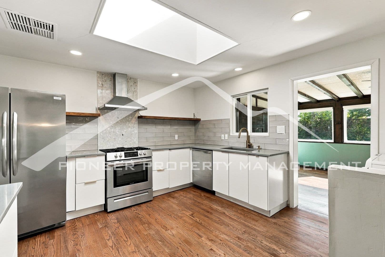 Lakewood House: 10420 W 13th Pl