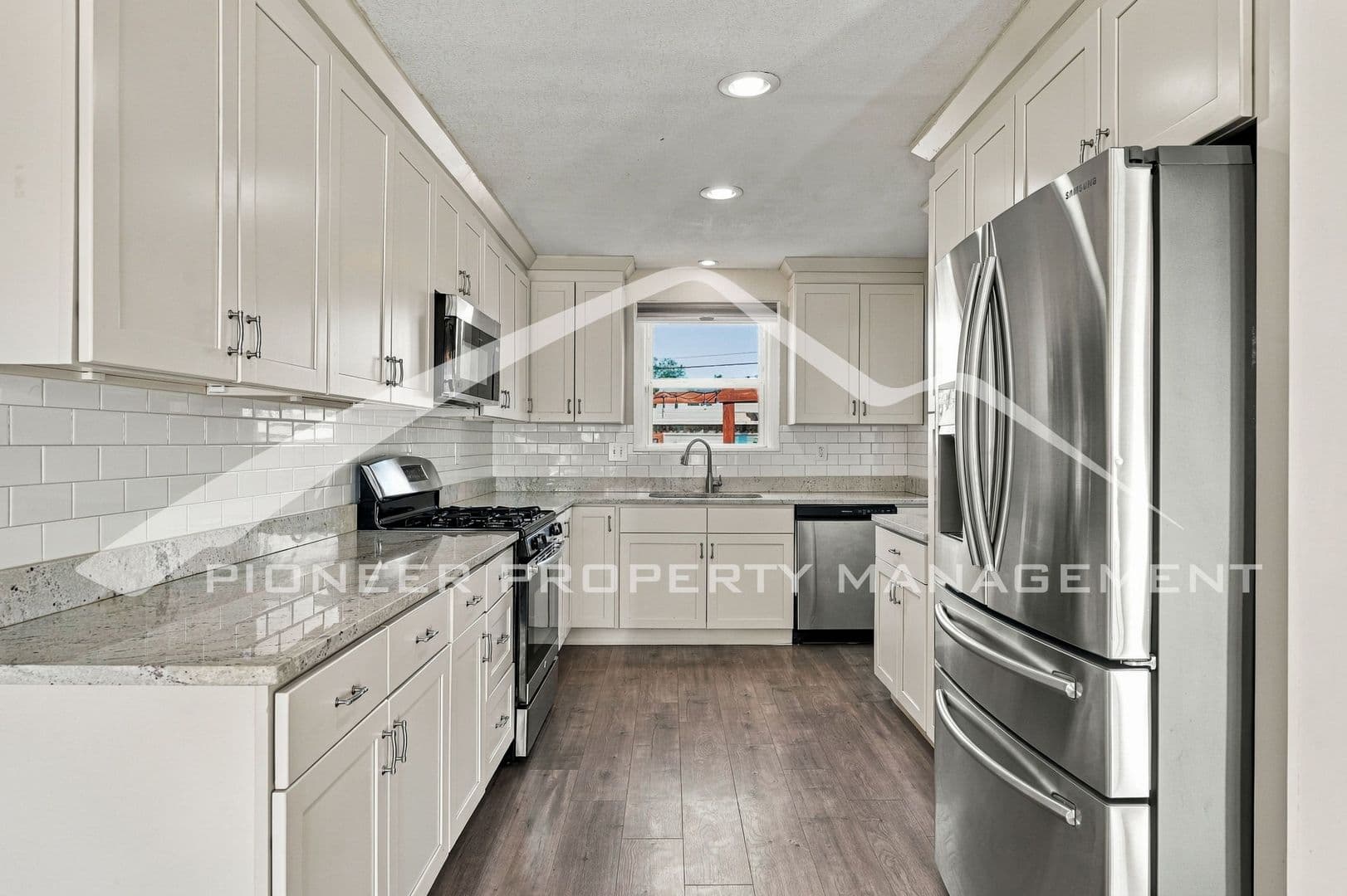 Aurora House: 1960 Oakland St