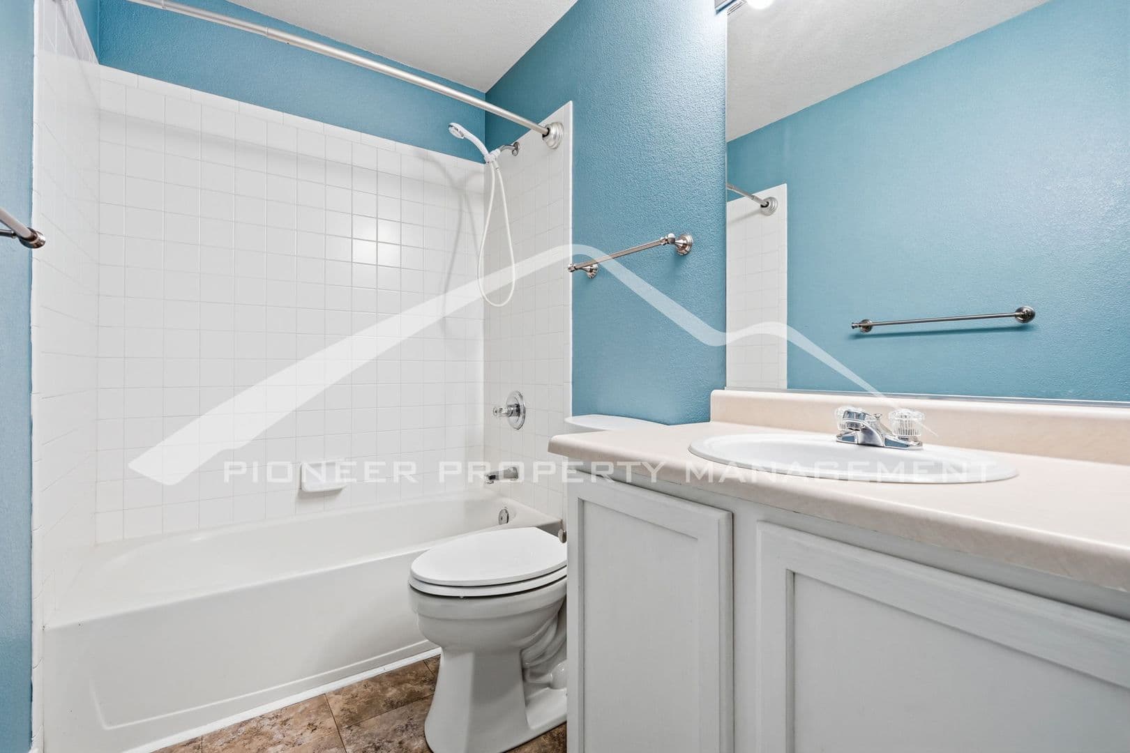 Erie House: 333 Sanders Circle