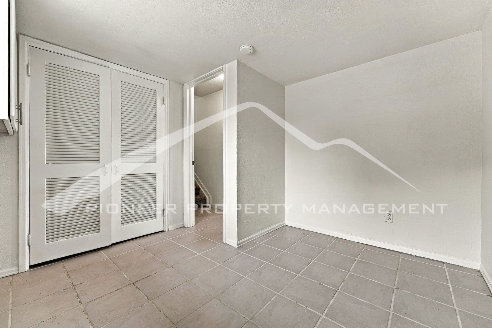 Aurora House: 12854 E Florida Dr