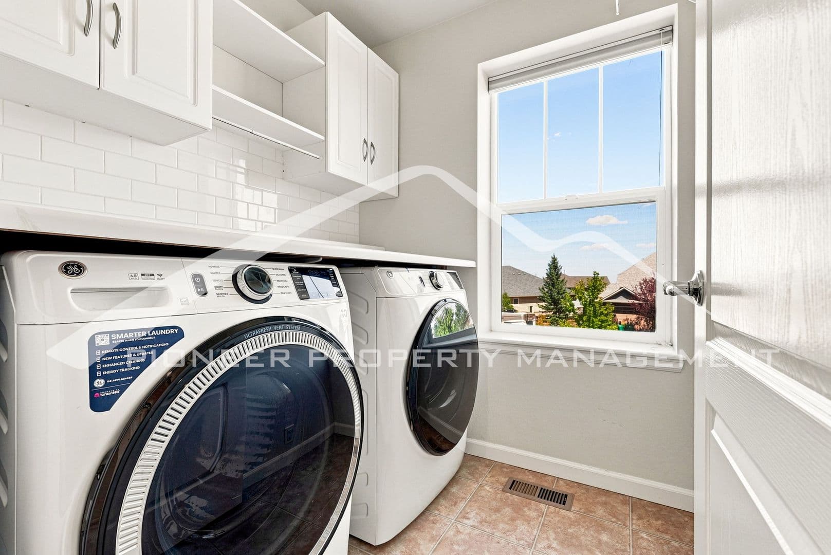 Aurora House: 6583 S Irvington Way