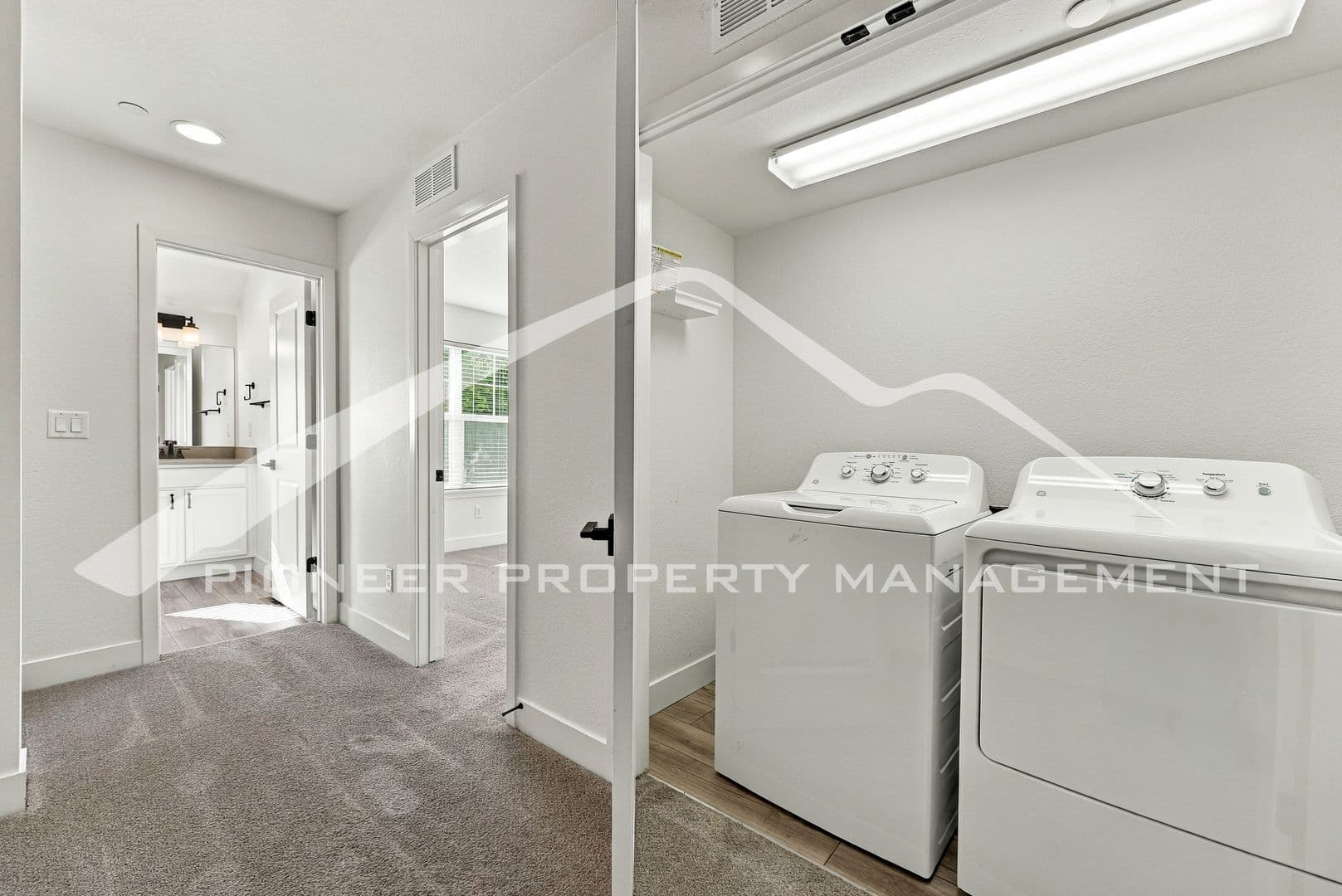 Edgewater Townhome: 2842 Kendall Street