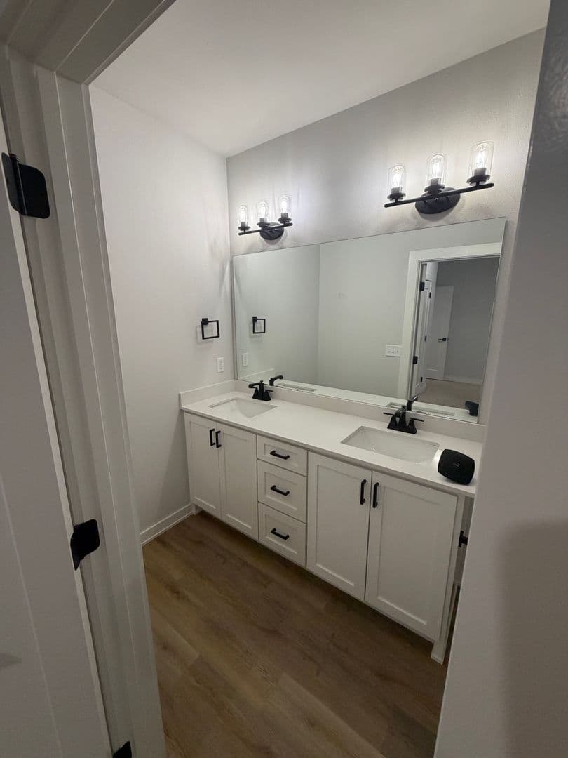 Broken Arrow Townhome: 513 W Dallas St