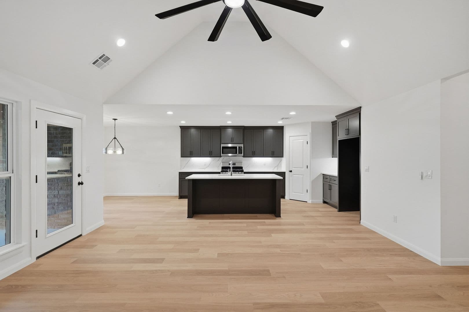 Sand Springs House: 30 E 32nd St