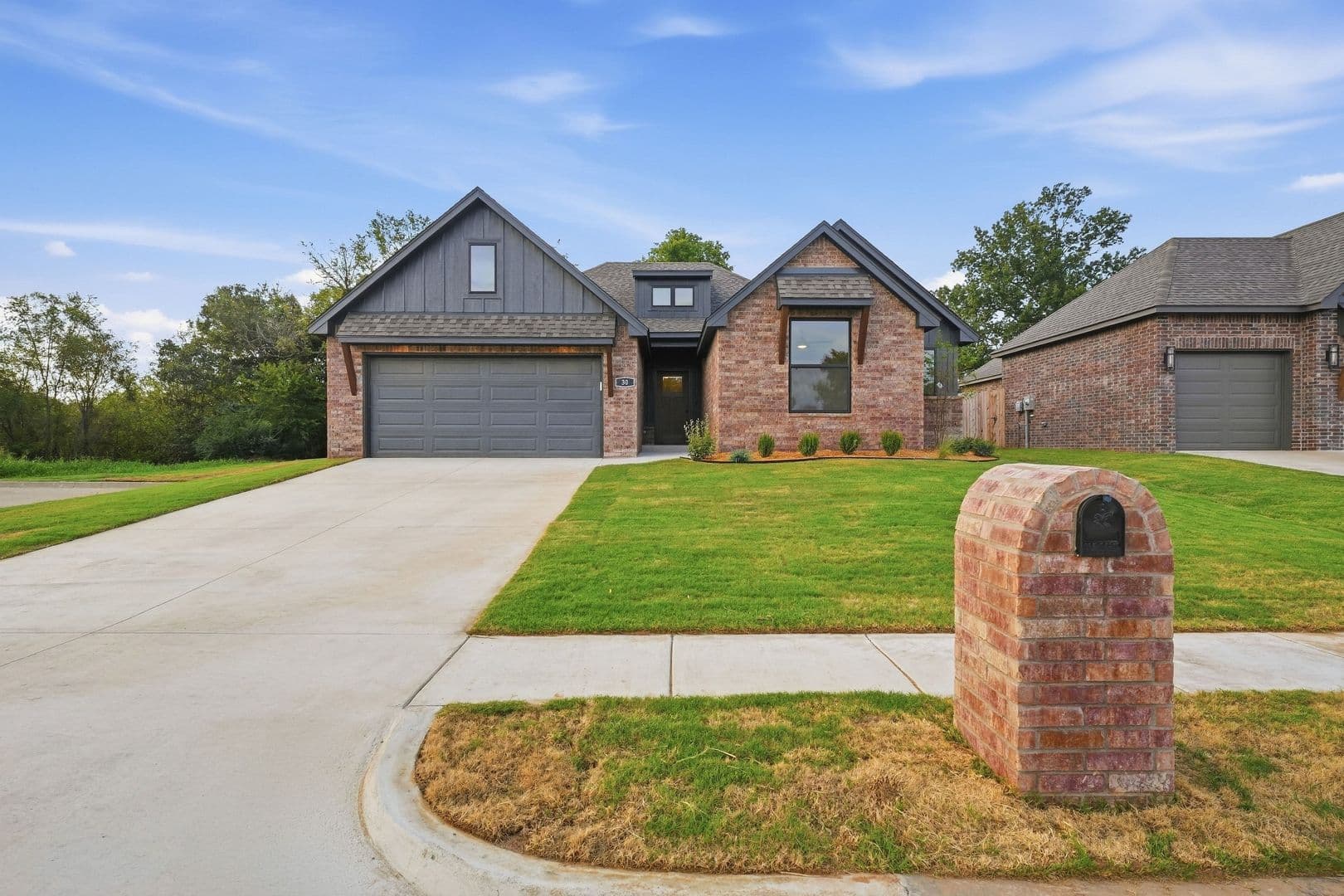 Sand Springs House: 30 E 32nd St