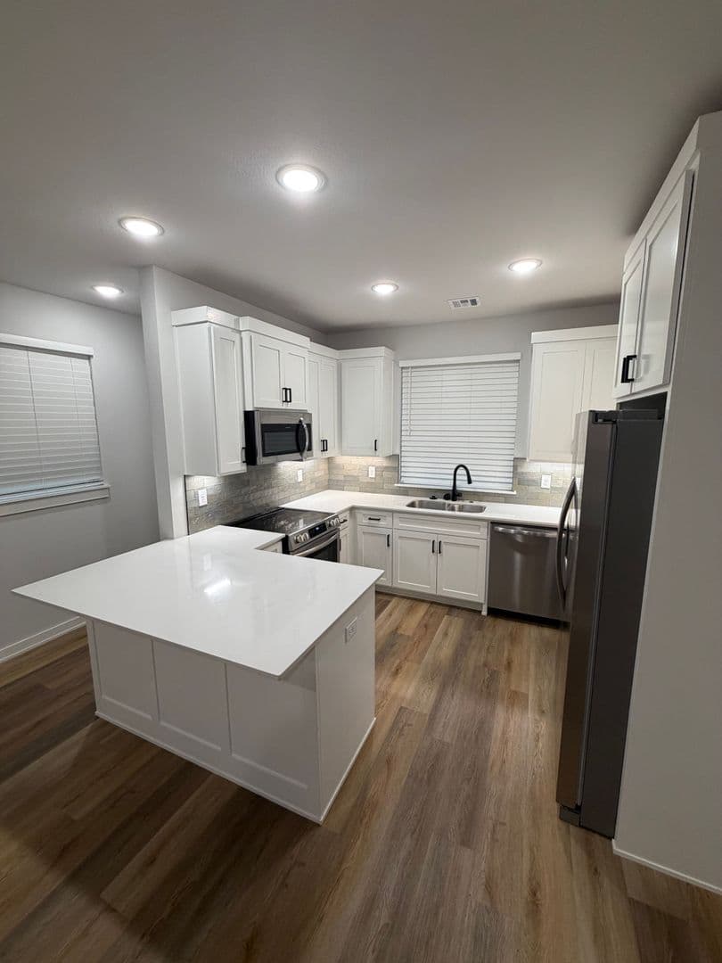 Broken Arrow Townhome: 513 W Dallas St