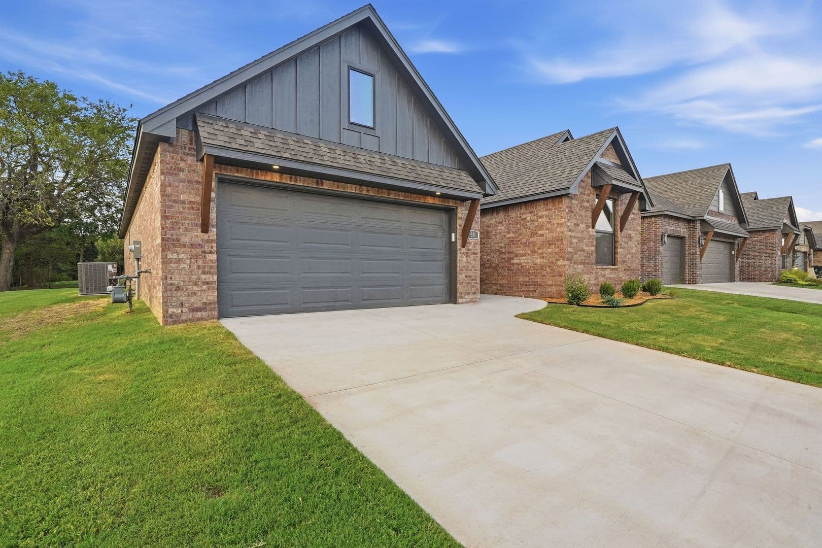 Sand Springs House: 30 E 32nd St