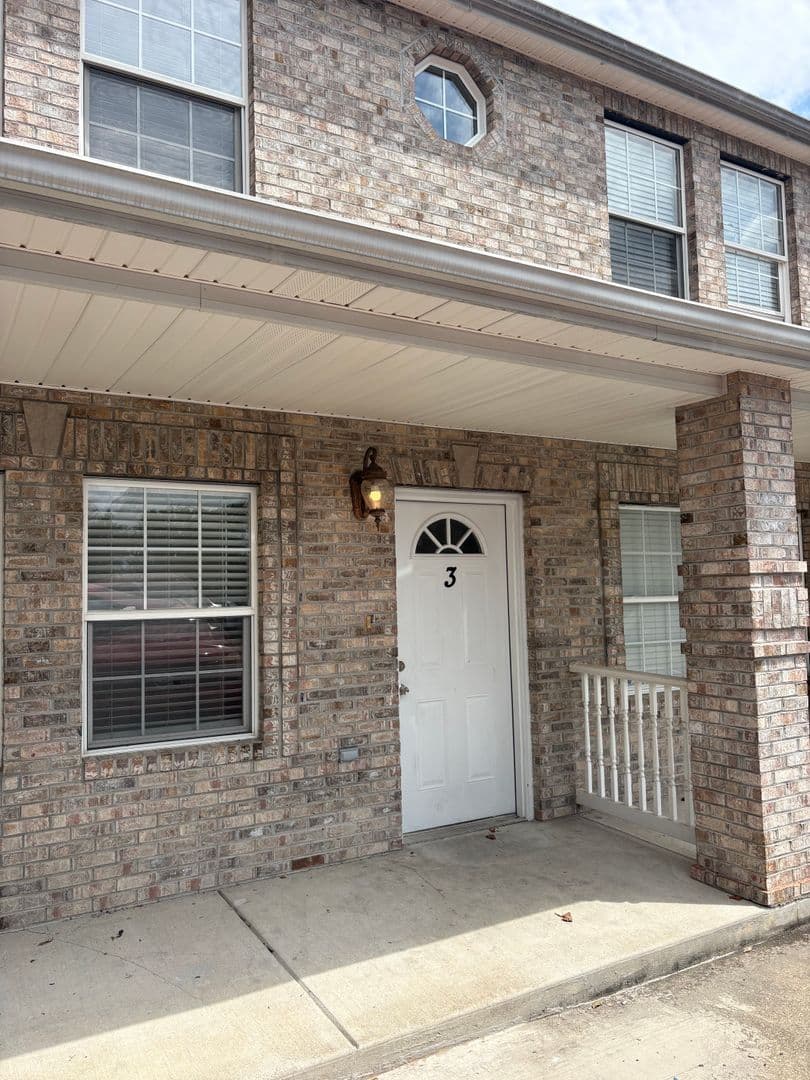 Huntington Apartment: 5919  Mahood