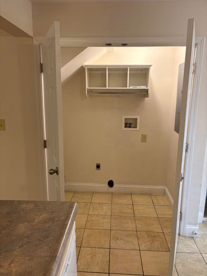 Huntington Apartment: 5919  Mahood