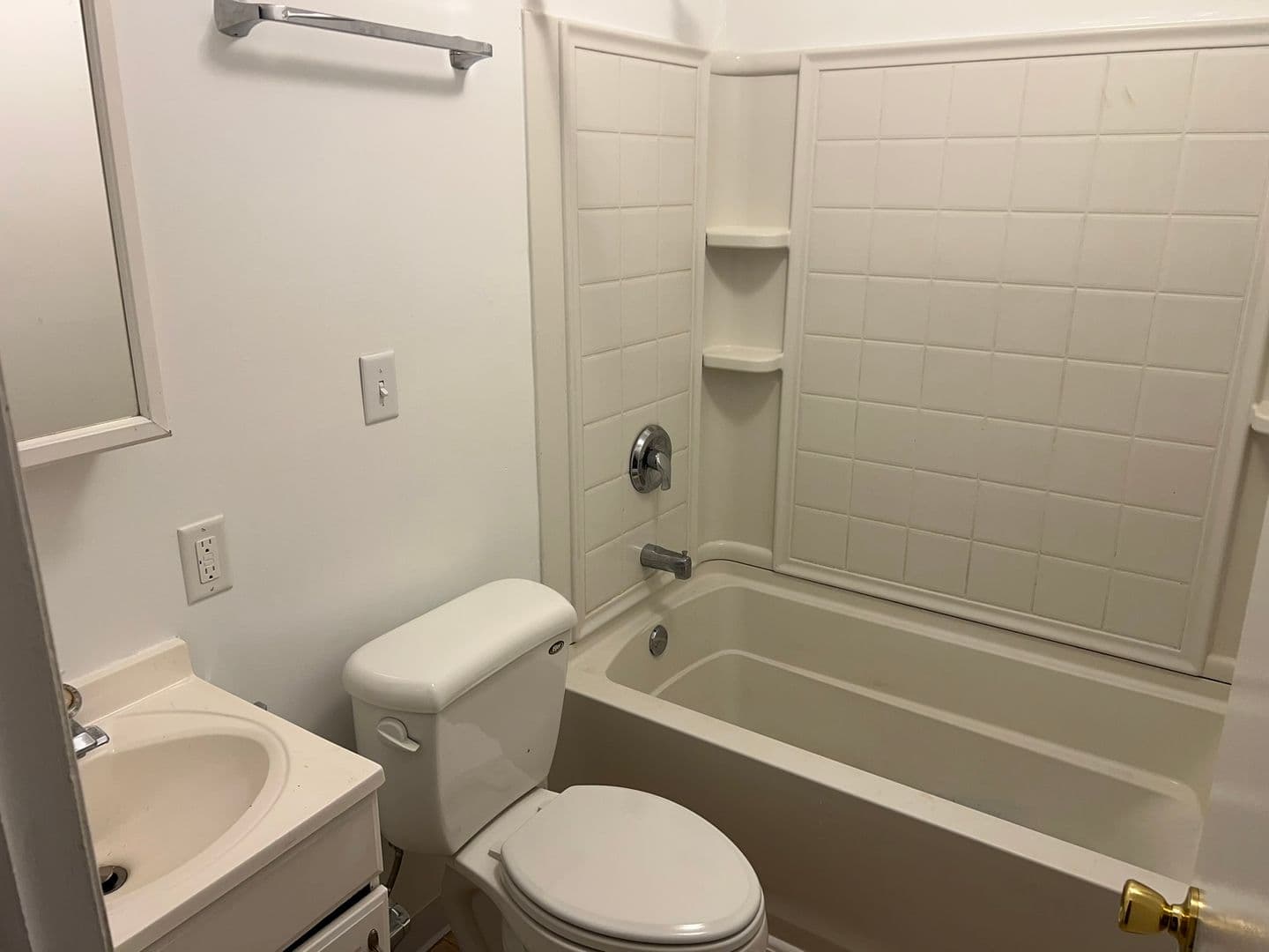 DeKalb Apartment: 929 Greenbrier Road