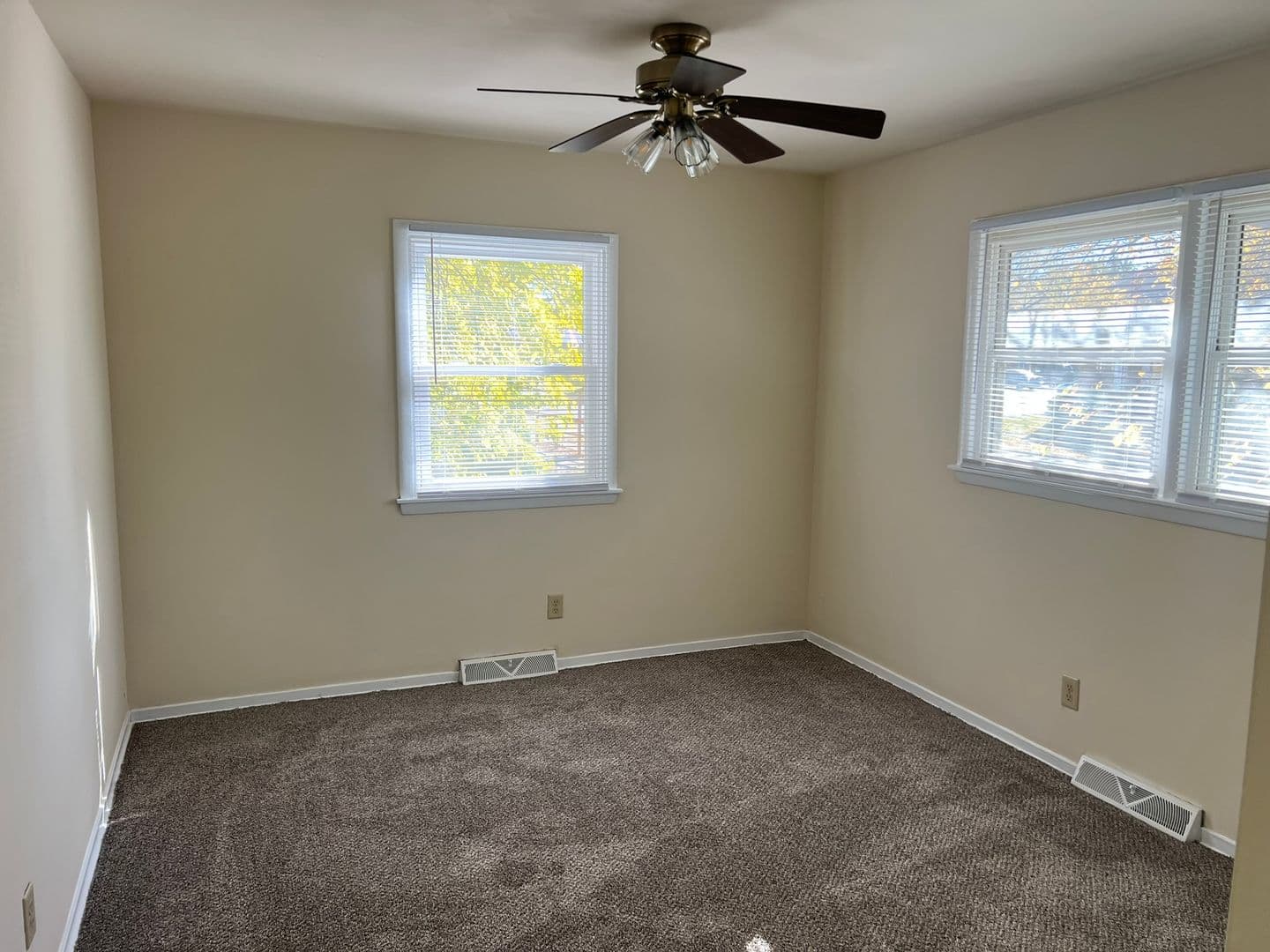 DeKalb Apartment: 929 Greenbrier Road