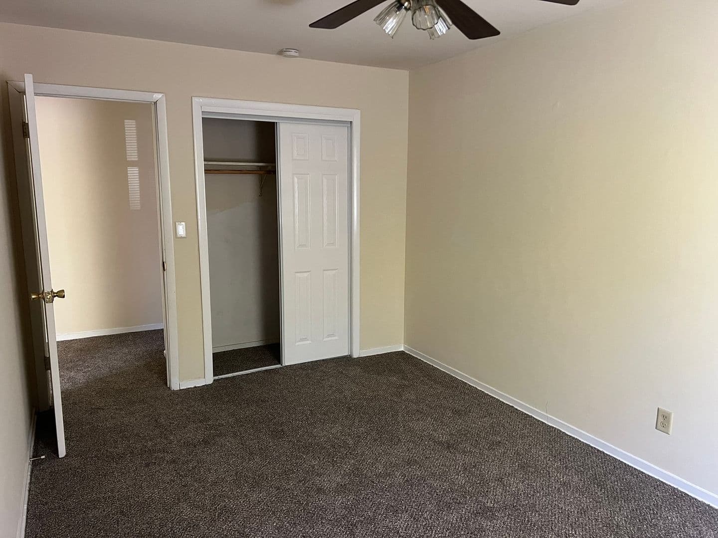 DeKalb Apartment: 929 Greenbrier Road