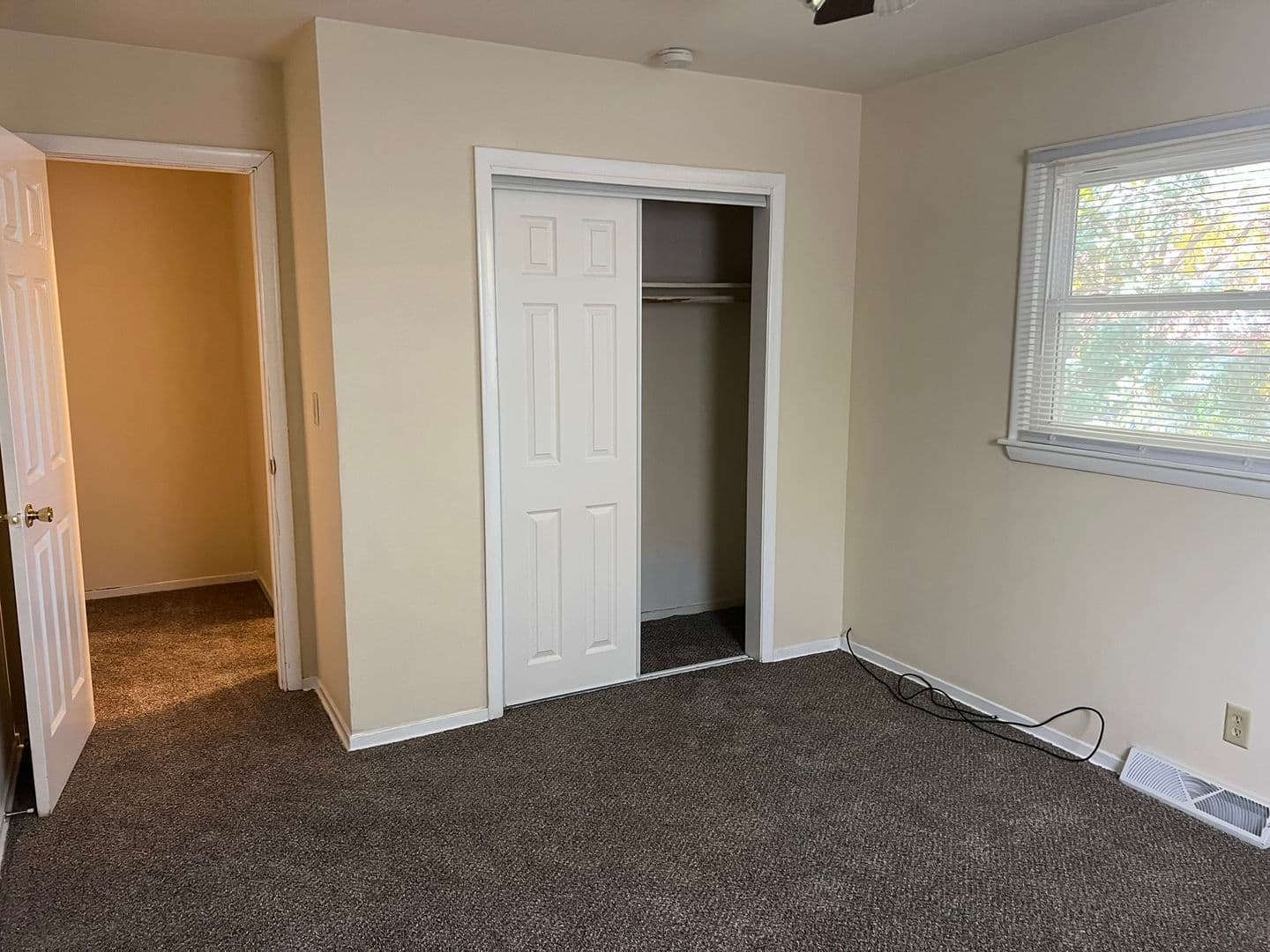 DeKalb Apartment: 929 Greenbrier Road