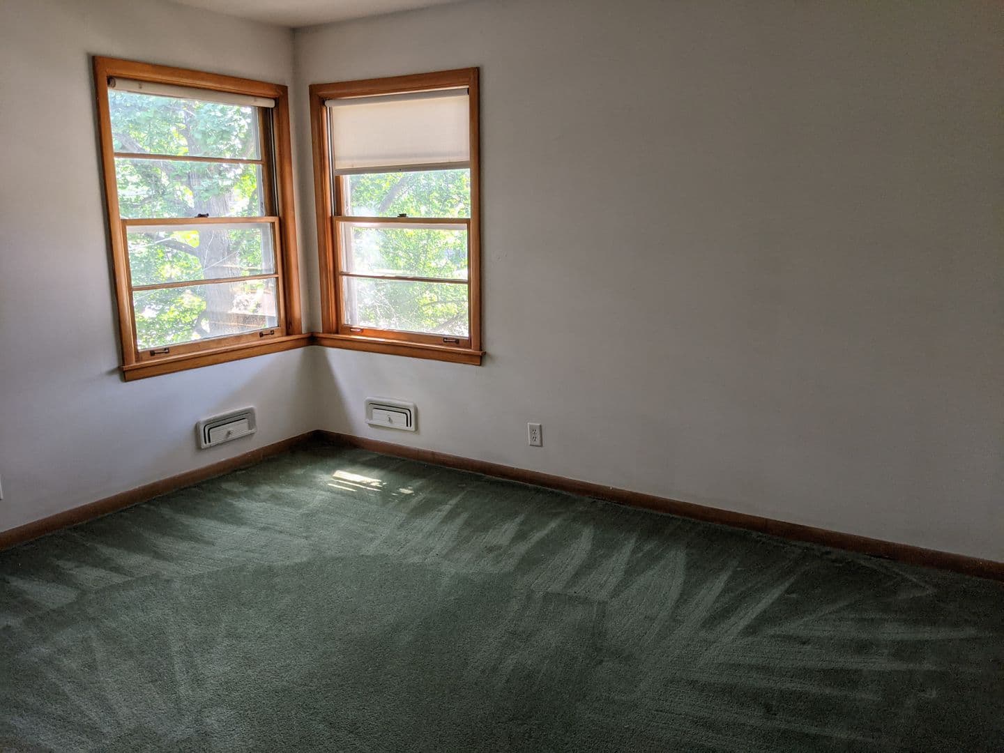 DeKalb House: 436 Russell Road