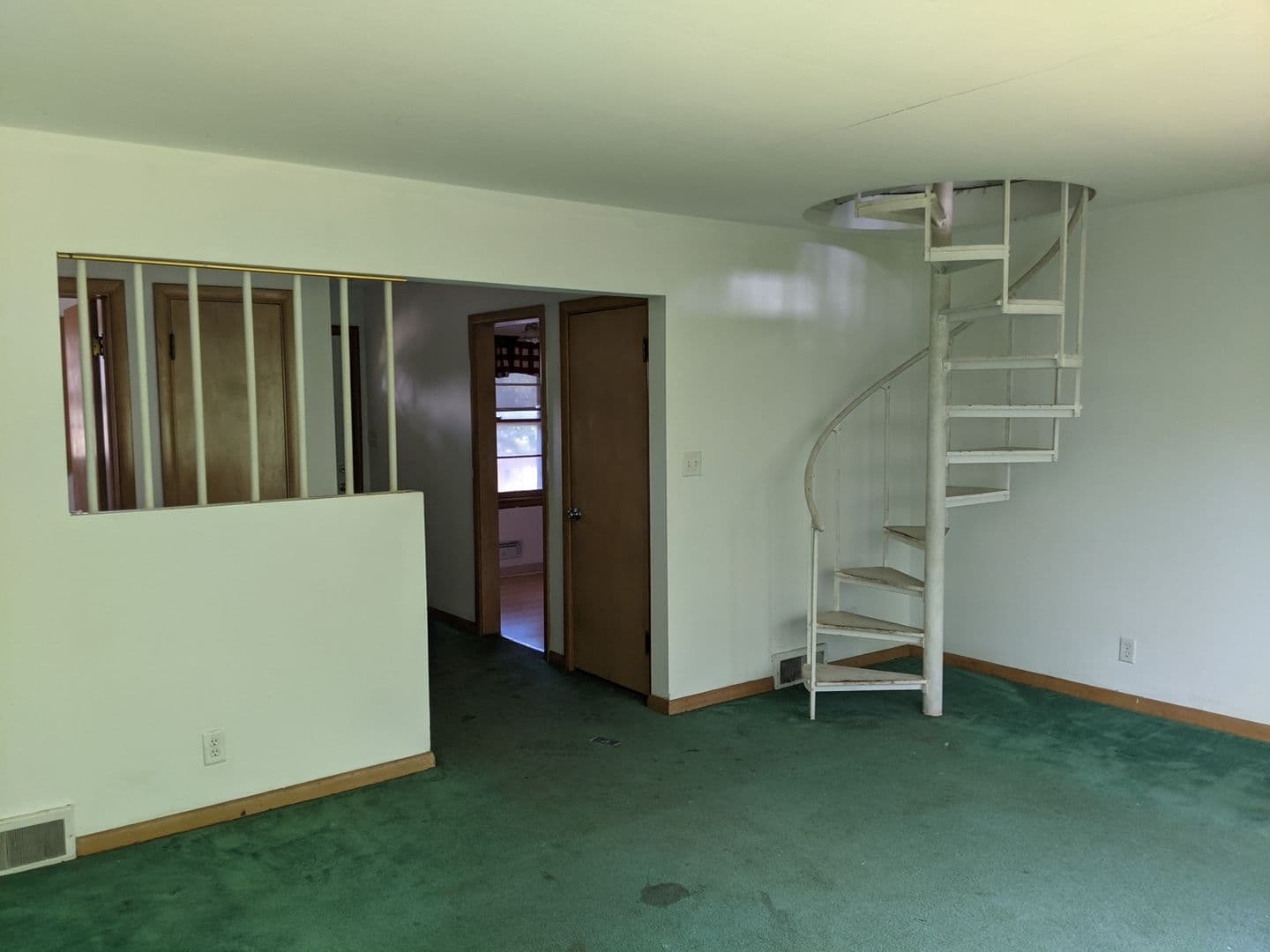 DeKalb House: 436 Russell Road