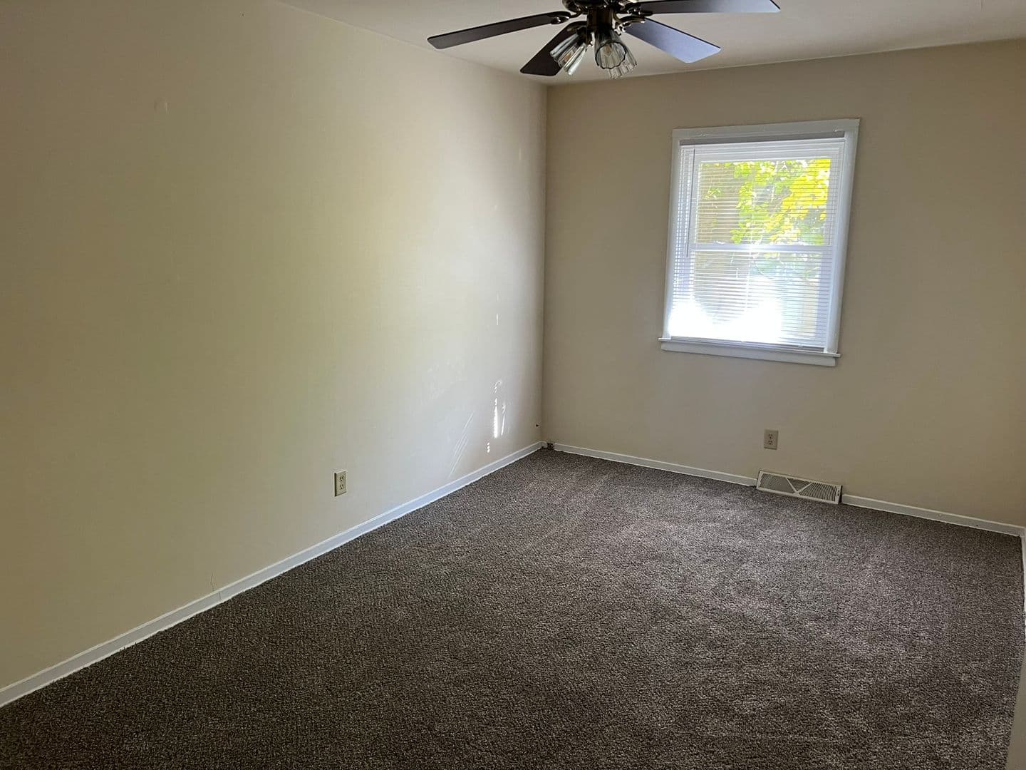 DeKalb Apartment: 929 Greenbrier Road