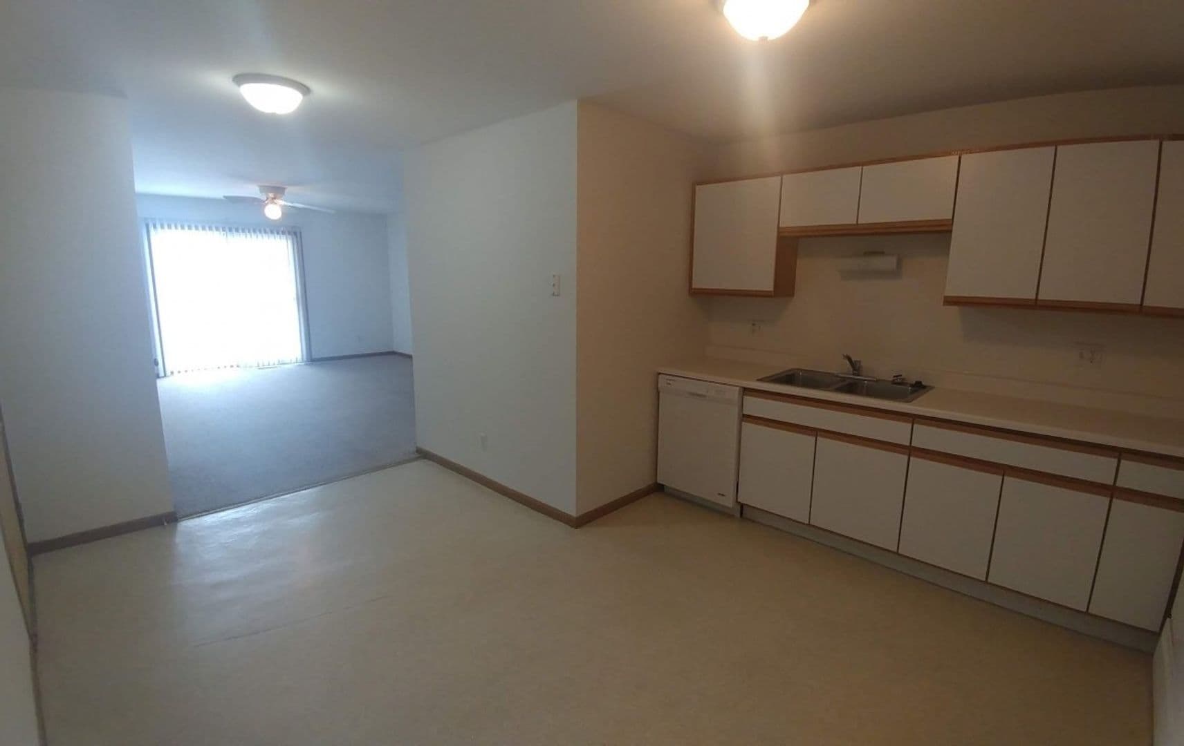 DeKalb Apartment: 1107 Regent Drive