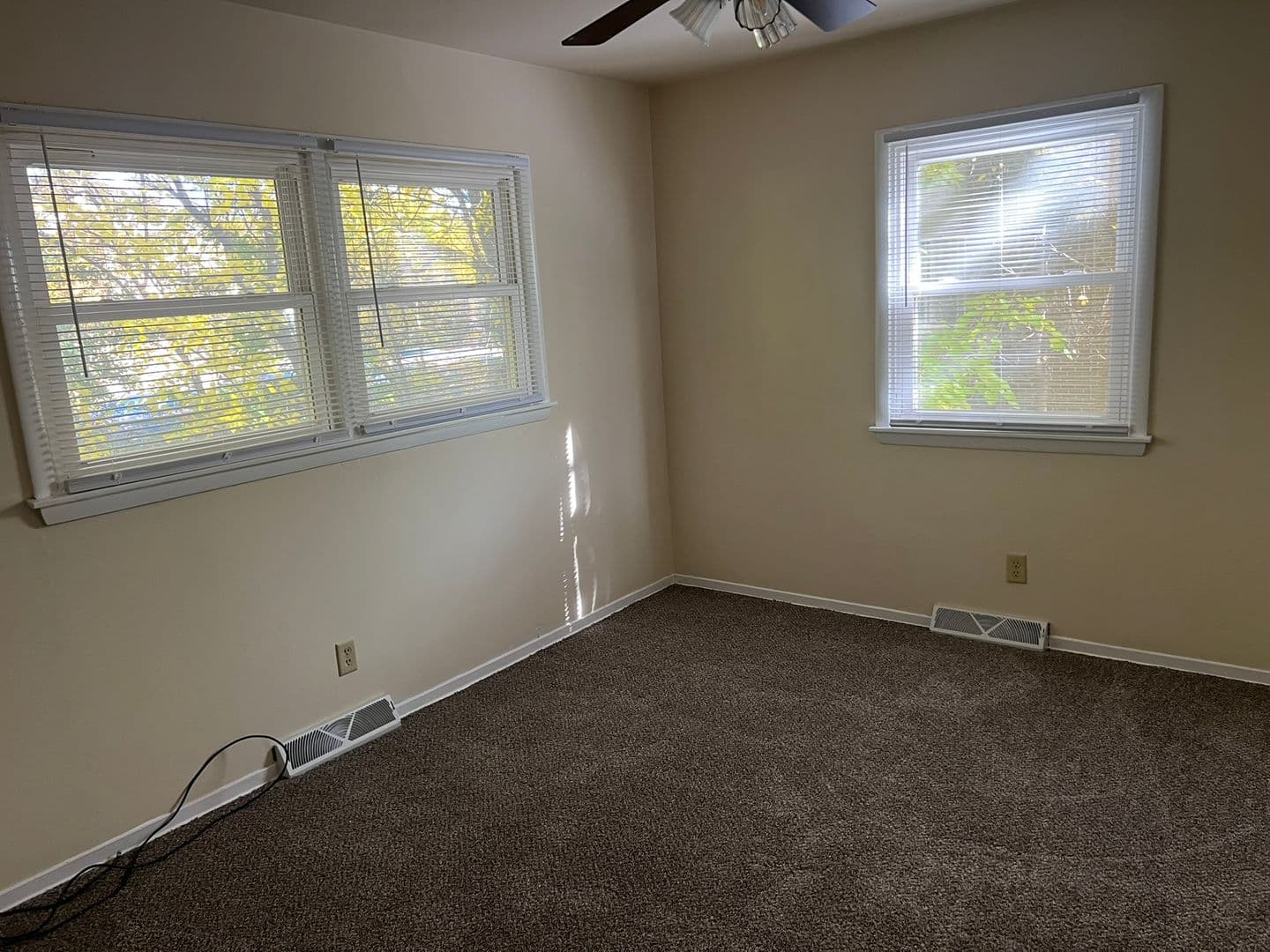 DeKalb Apartment: 929 Greenbrier Road
