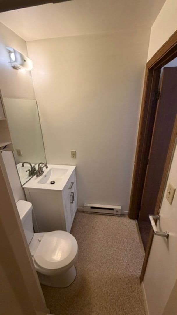 DeKalb Apartment: 528 College Ave