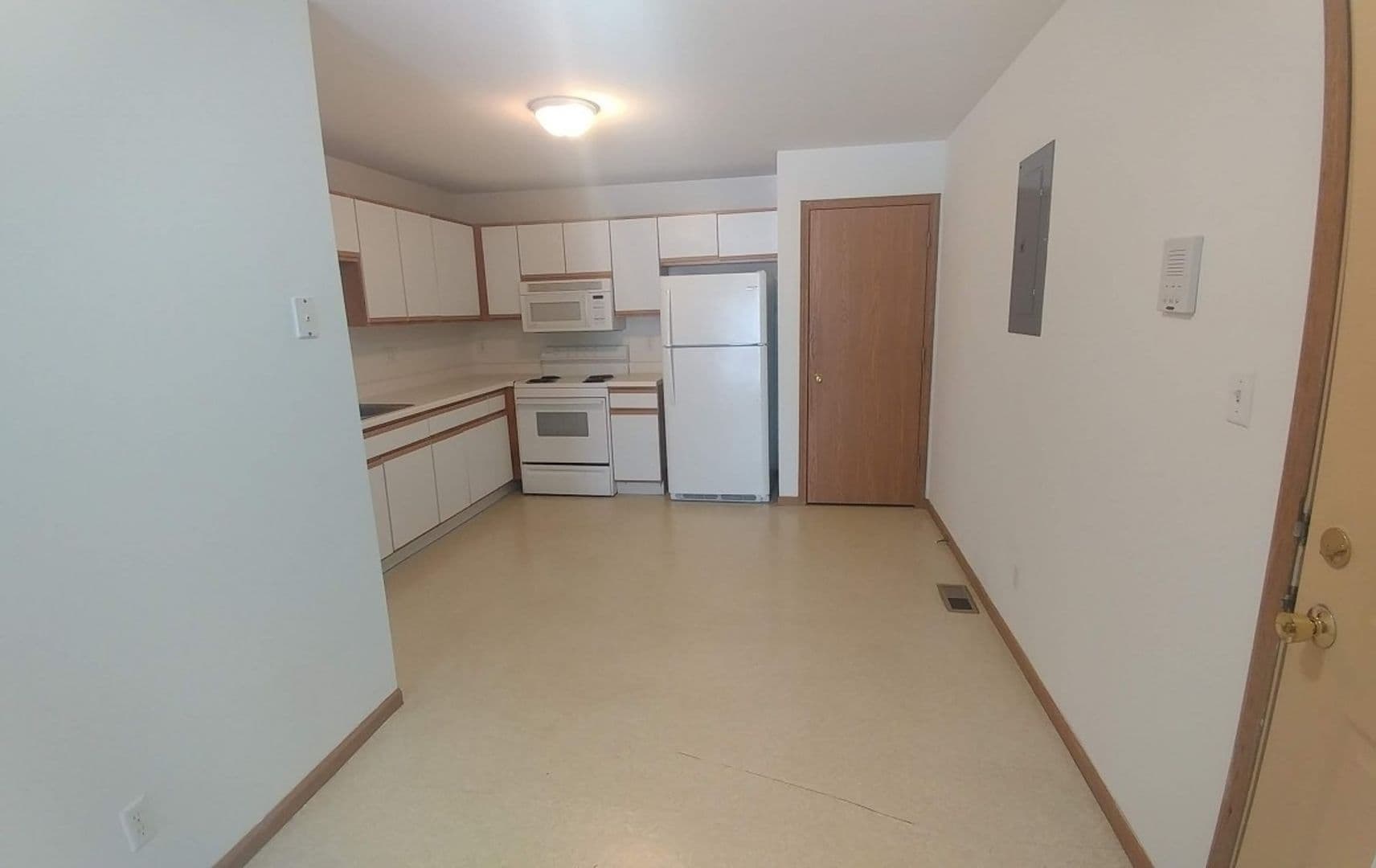 DeKalb Apartment: 1107 Regent Drive