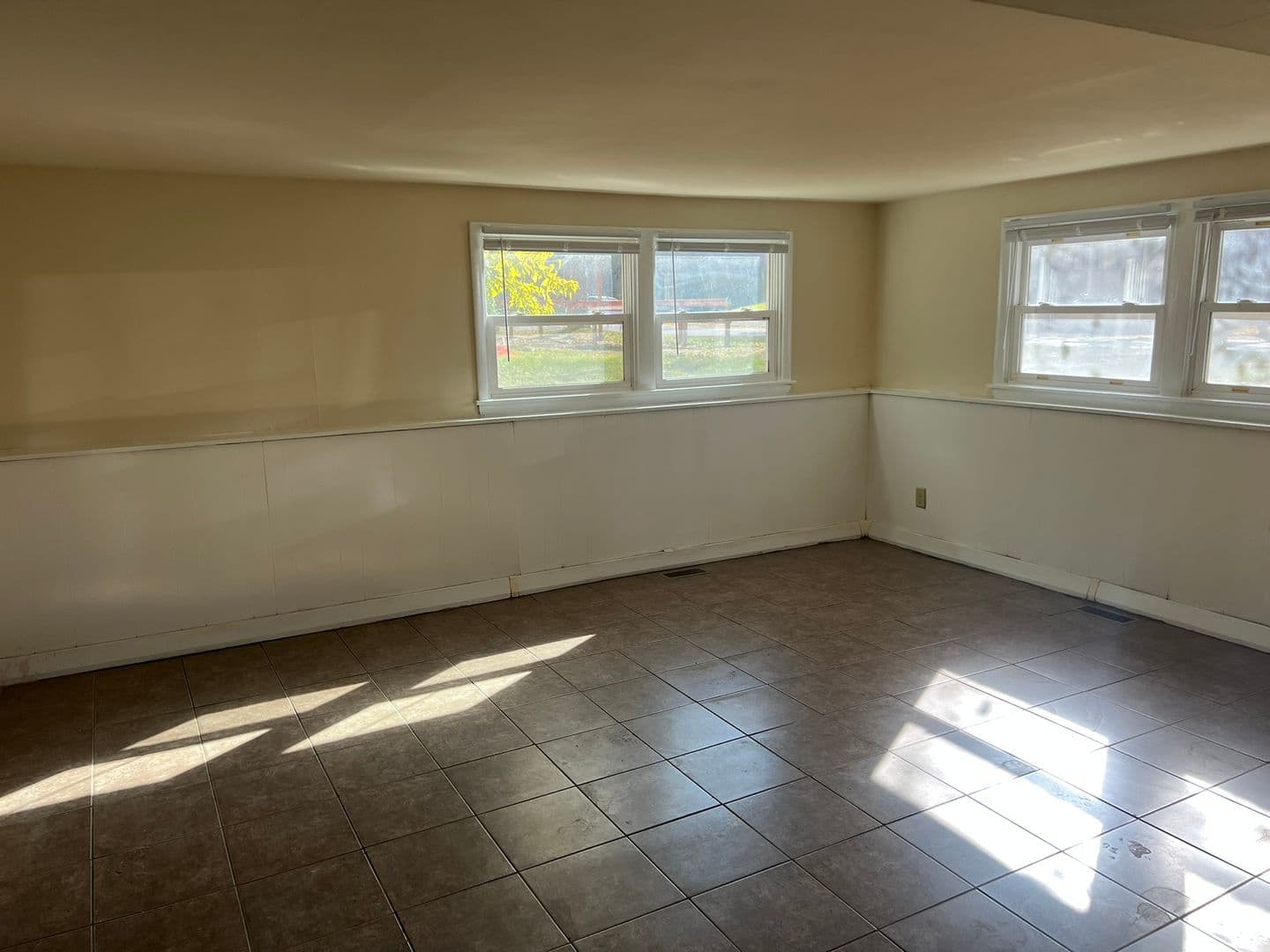 DeKalb Apartment: 929 Greenbrier Road