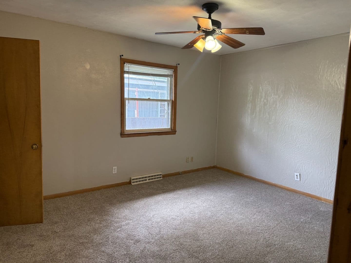 DeKalb House: 815 Charles St