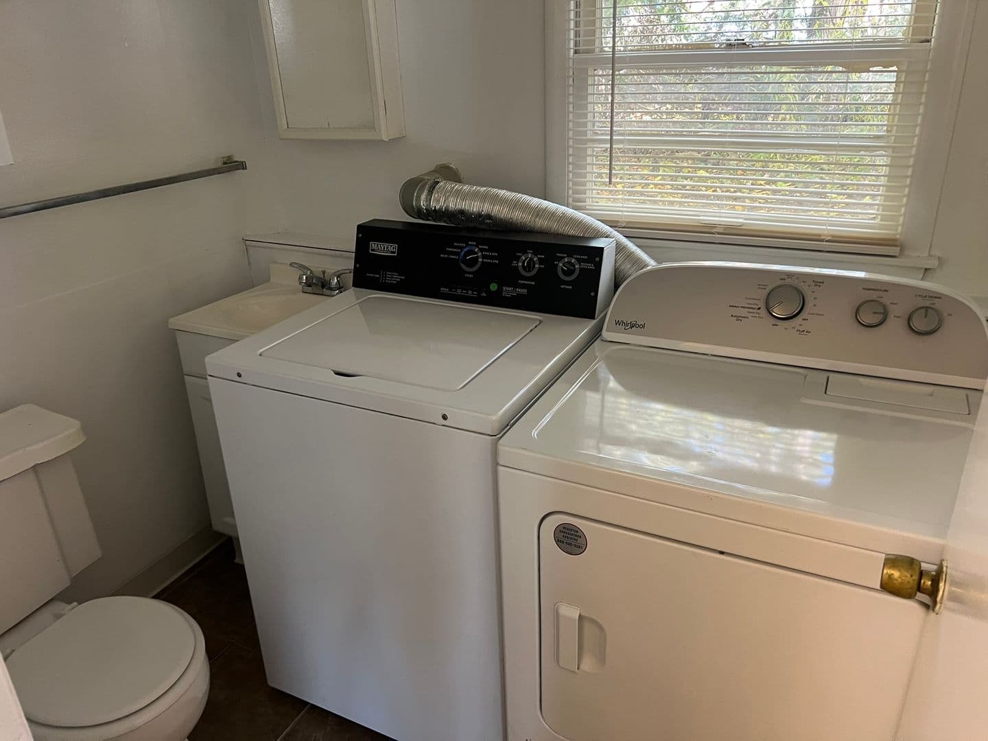 DeKalb Apartment: 929 Greenbrier Road