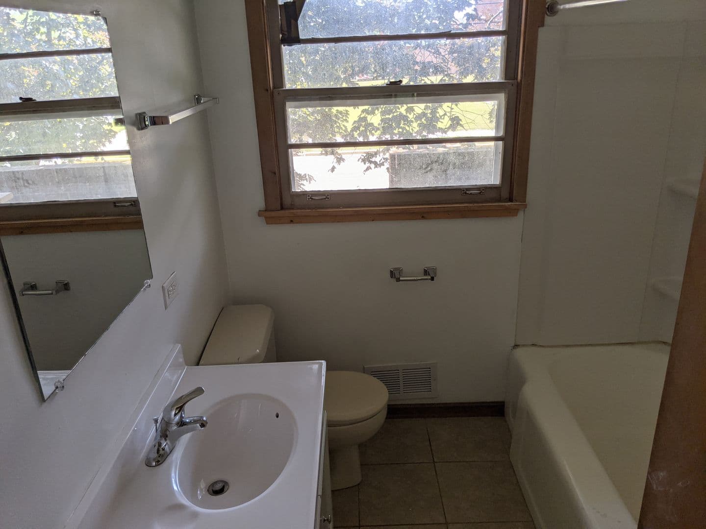 DeKalb House: 436 Russell Road