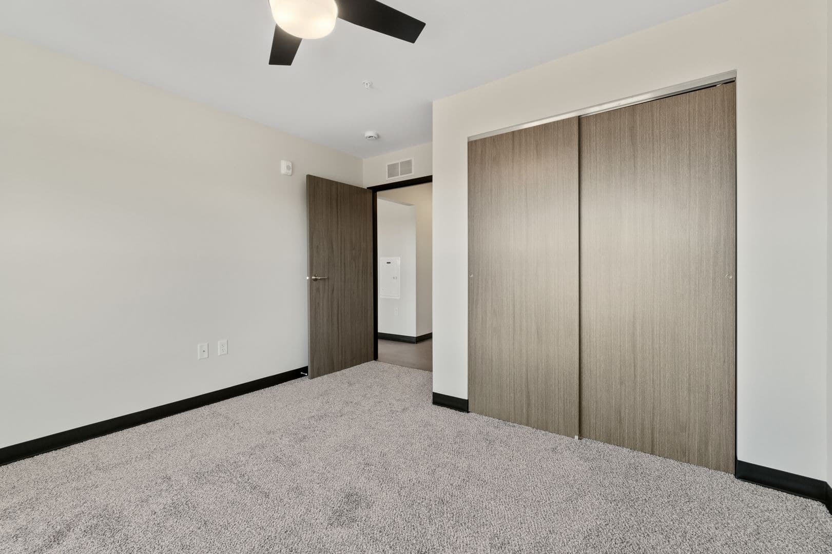 Cedar Rapids Apartment: 275 1st Ave SW