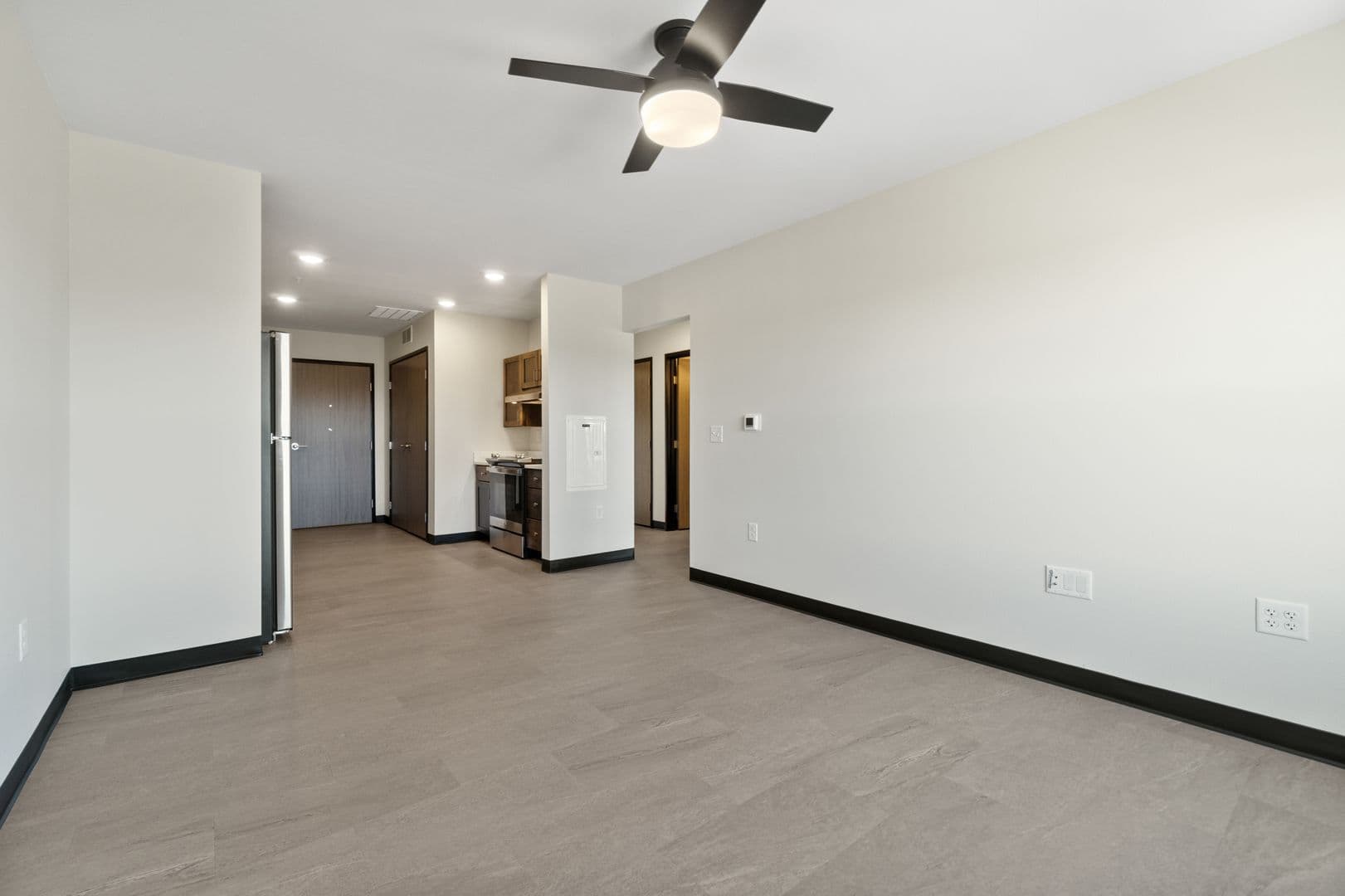 Cedar Rapids Apartment: 275 1st Ave SW