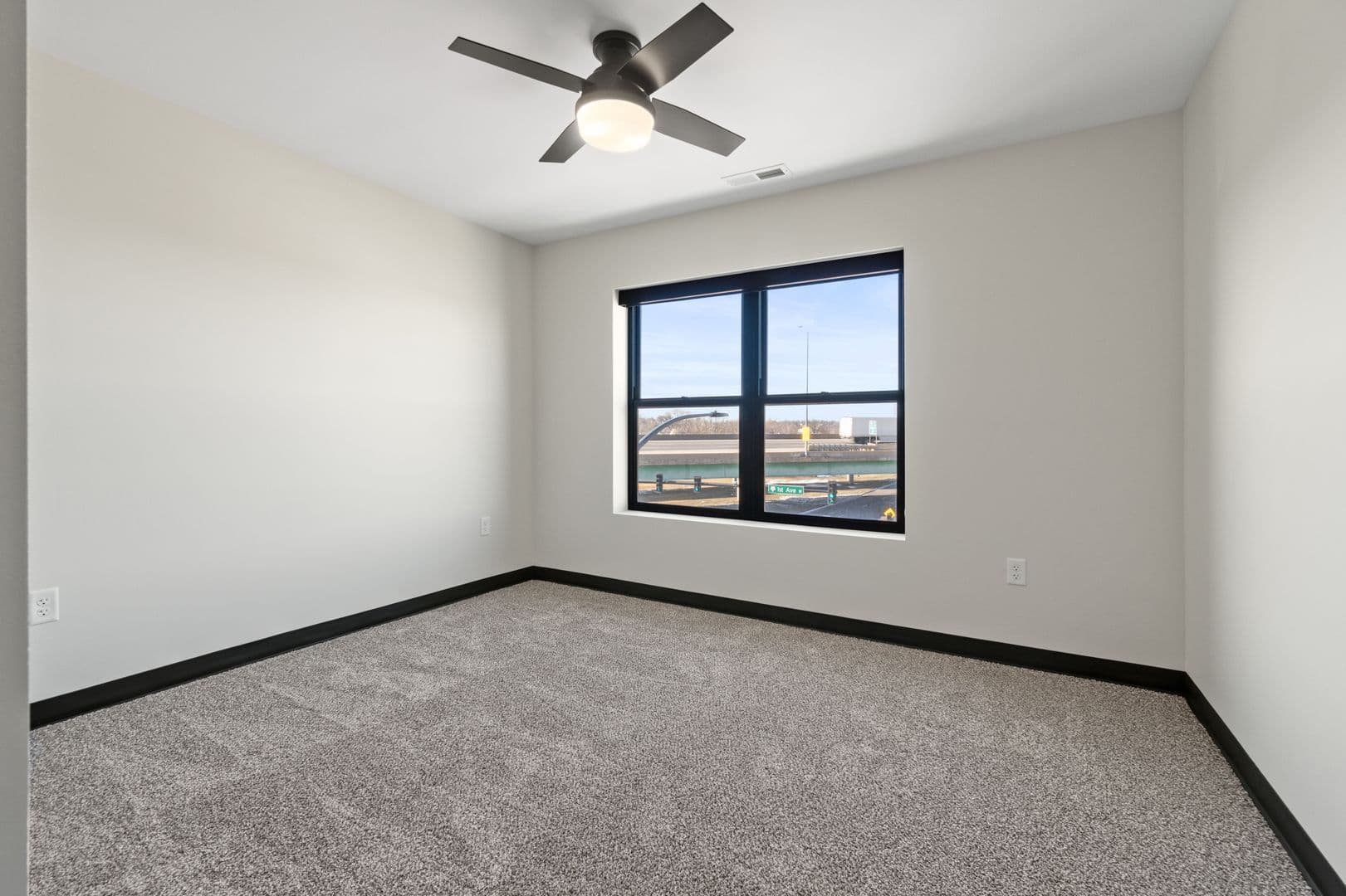 Cedar Rapids Apartment: 275 1st Ave SW
