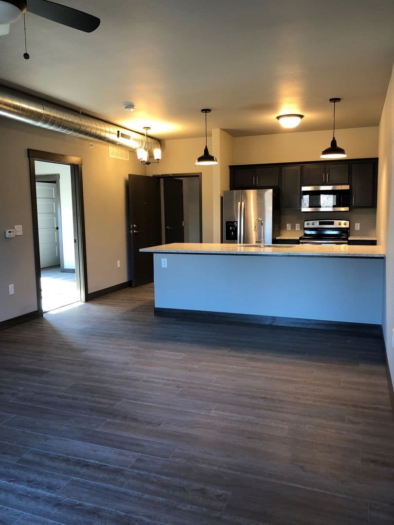Cedar Rapids Apartment: 1050 Depot Lane SE