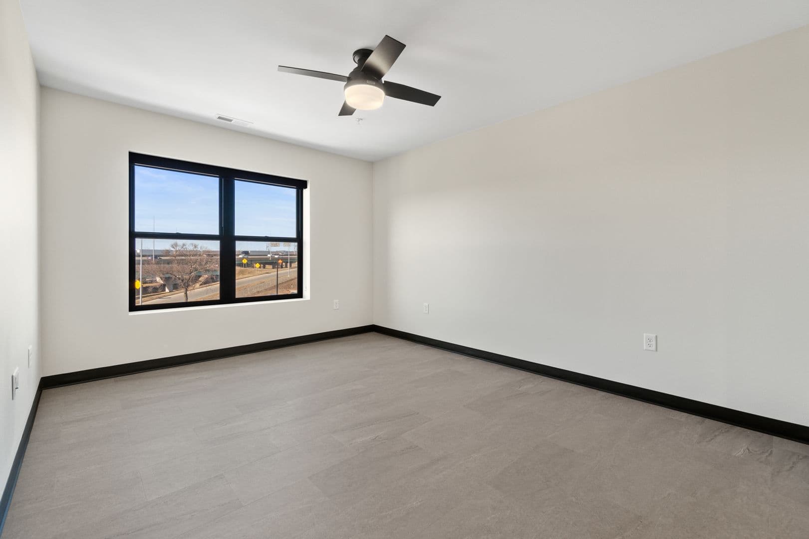 Cedar Rapids Apartment: 275 1st Ave SW