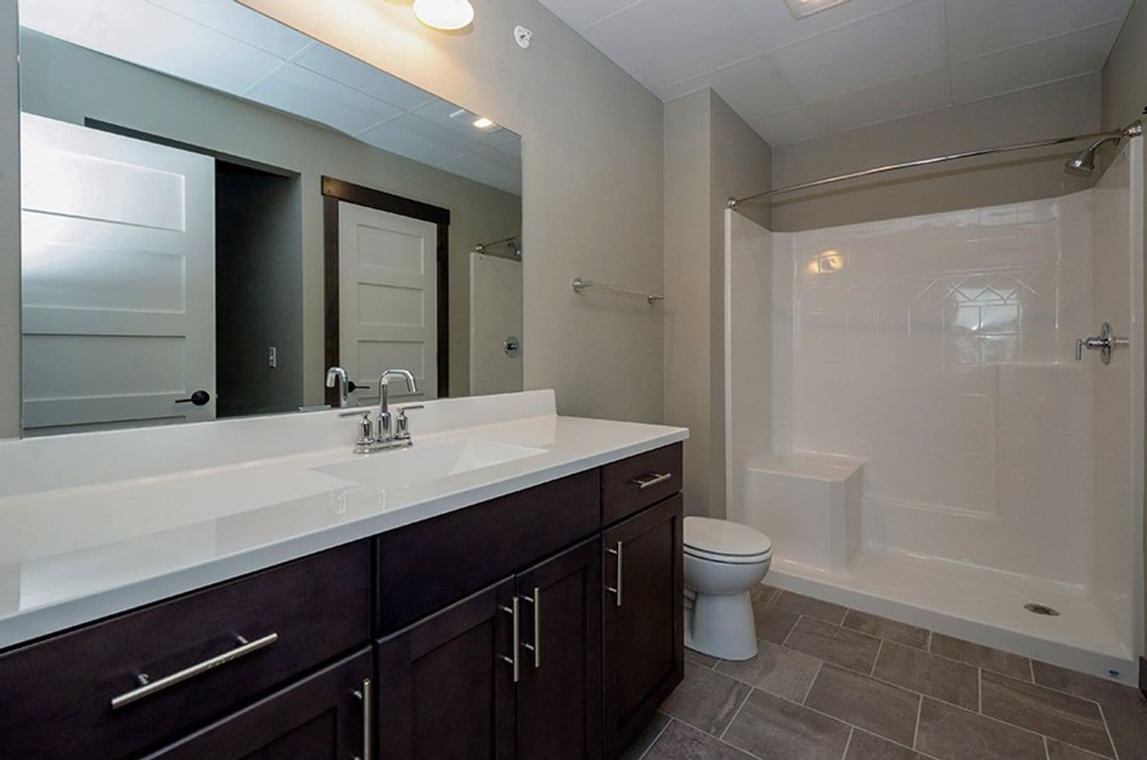 Cedar Rapids Apartment: 1120 Depot Lane SE