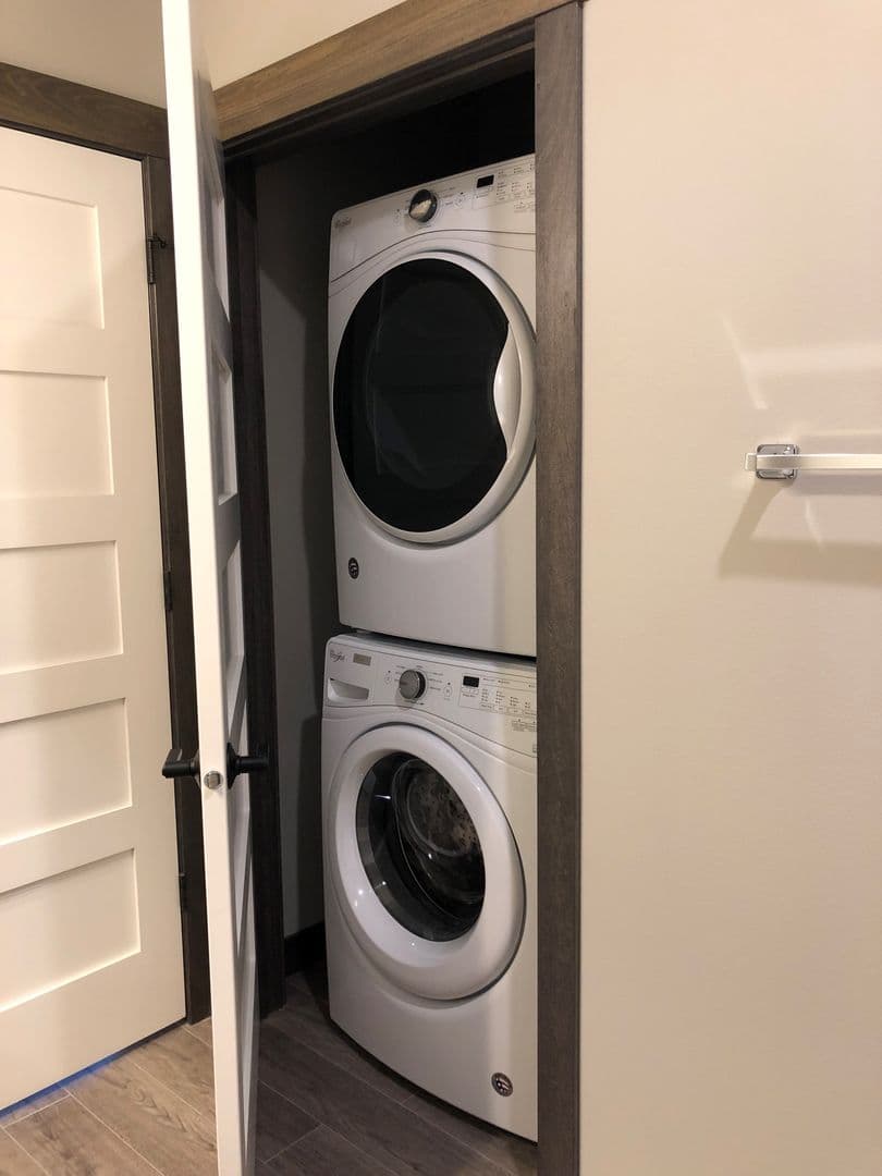 Cedar Rapids Apartment: 1050 Depot Lane SE