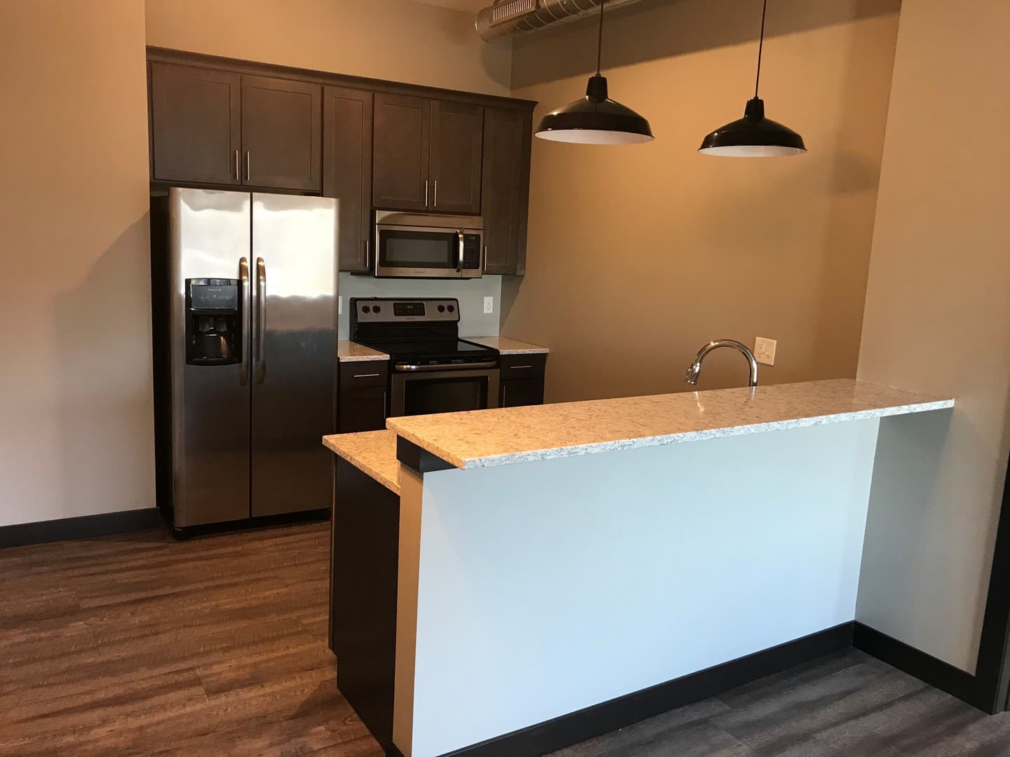 Cedar Rapids Apartment: 460 12th Avenue SE