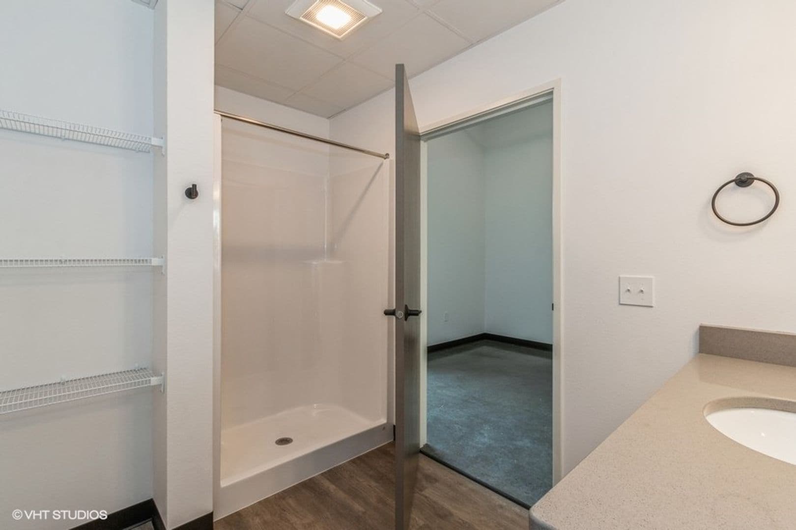 Cedar Rapids Apartment: 916 16th St NE